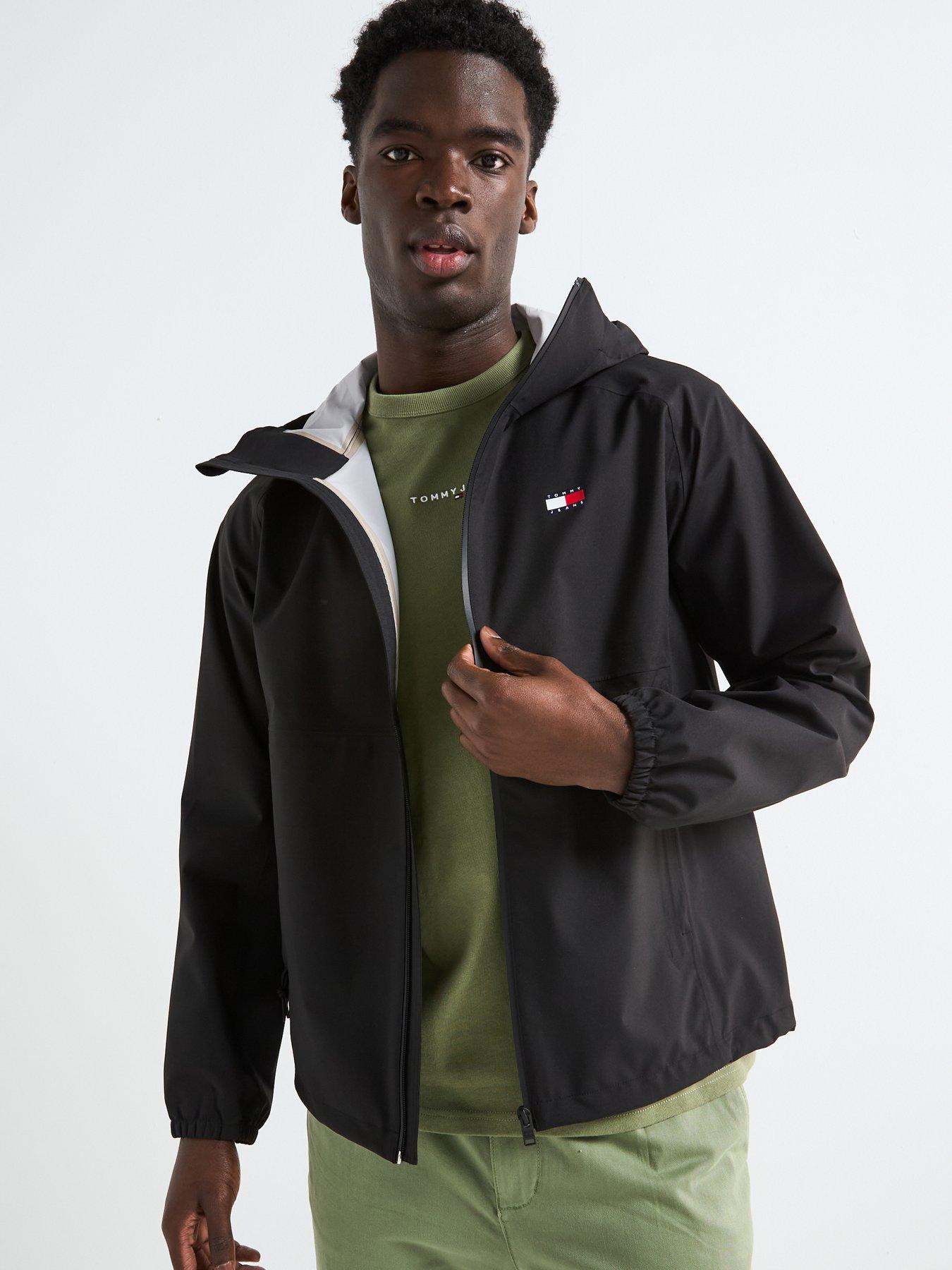 tommy-jeans-tech-lightweight-windbreaker-blackoutfit