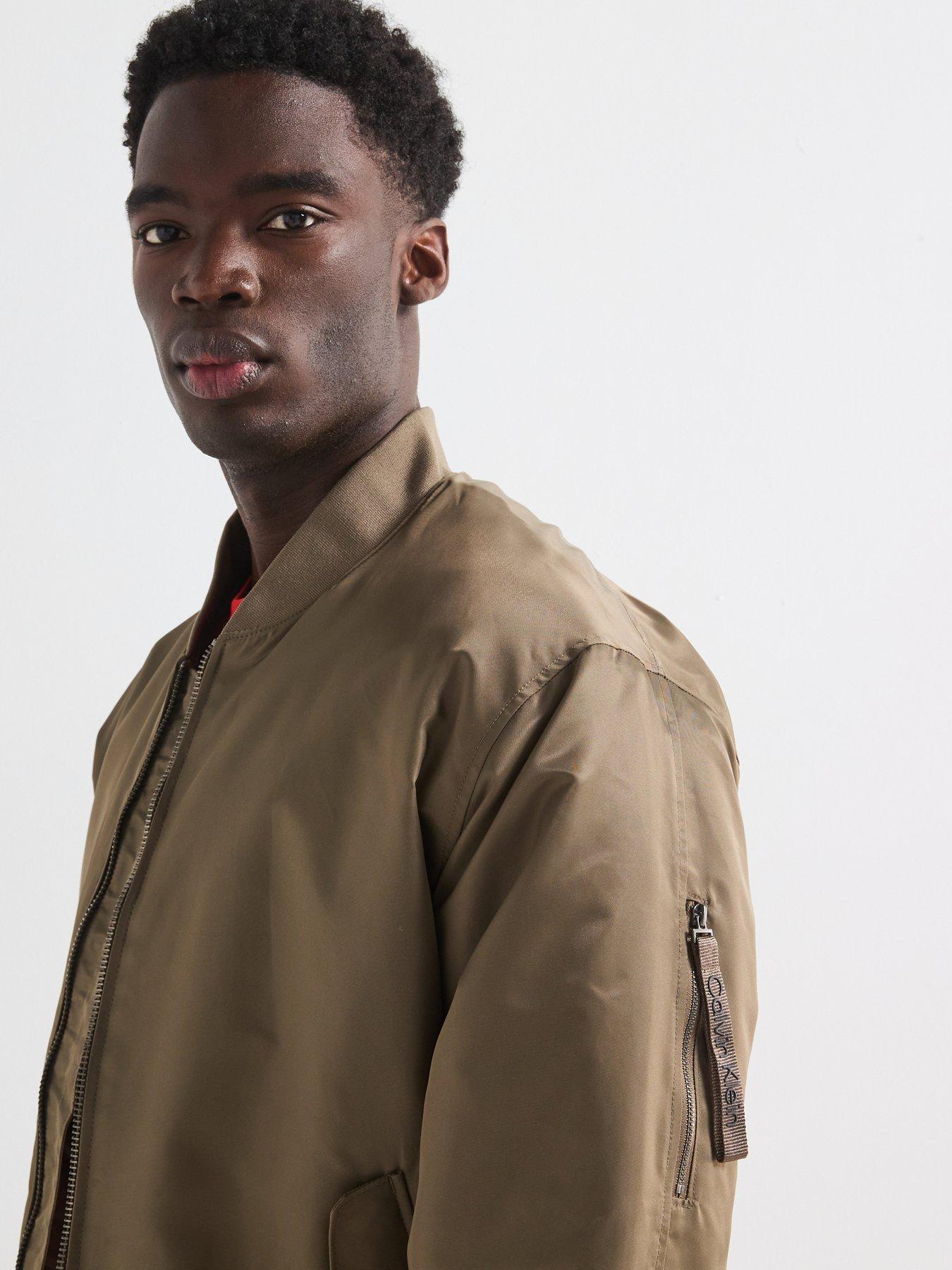 calvin-klein-jeans-long-sleeve-hero-bomber-bomber-jacket-light-beigeoutfit