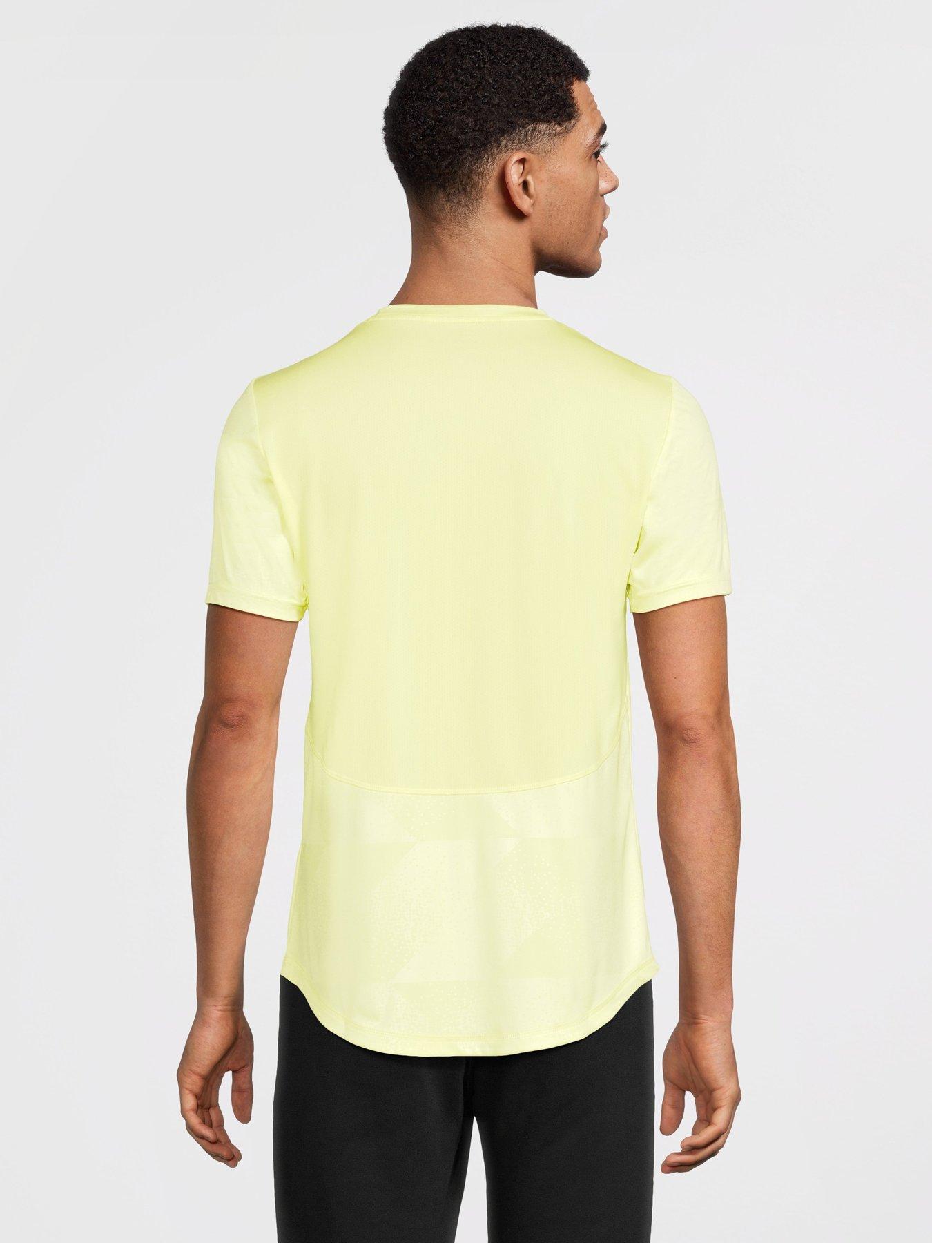 under-armour-mens-challenger-pro-train-printed-t-shirt-yellowstillFront