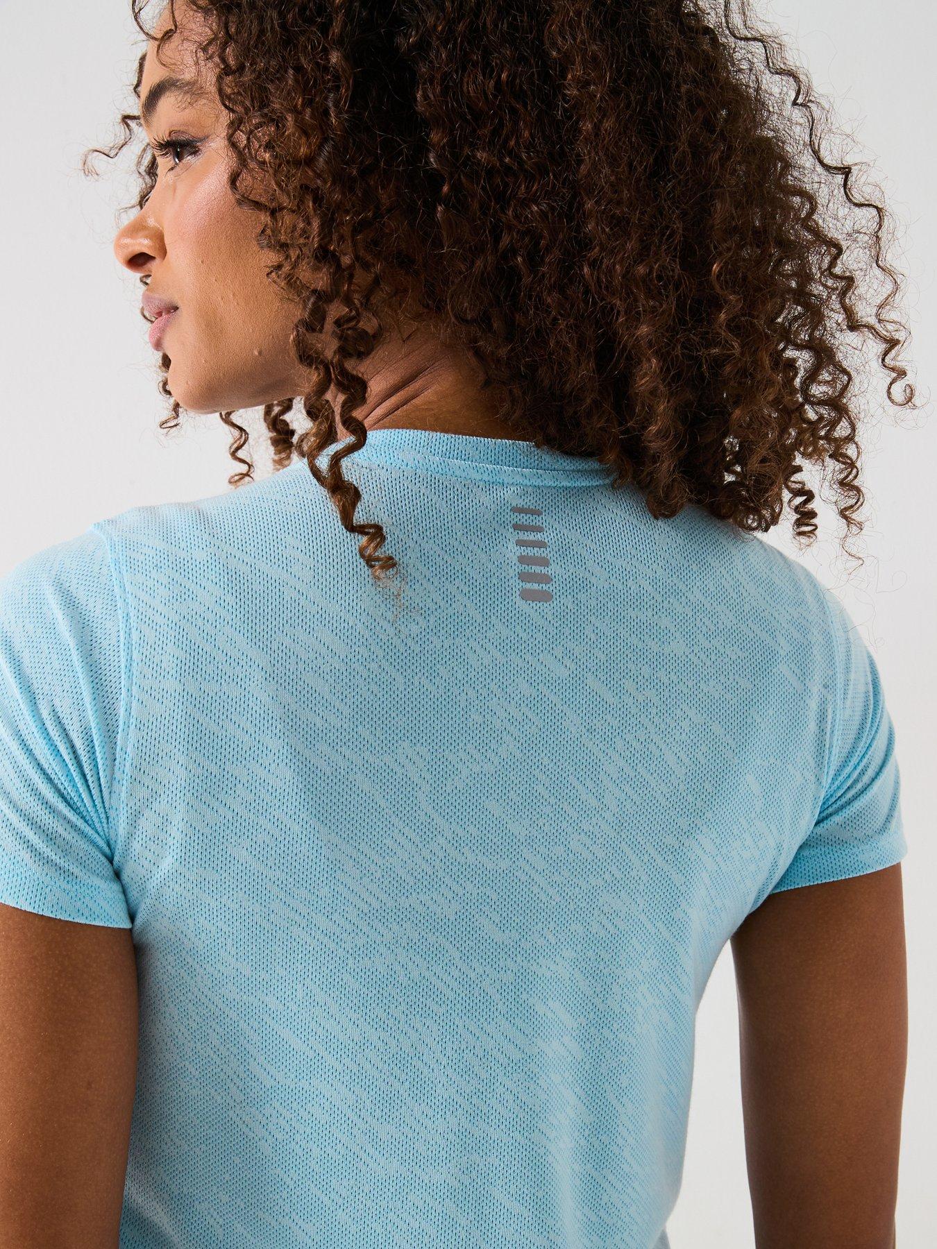 under-armour-womens-running-launch-camo-t-shirt-bluedetail