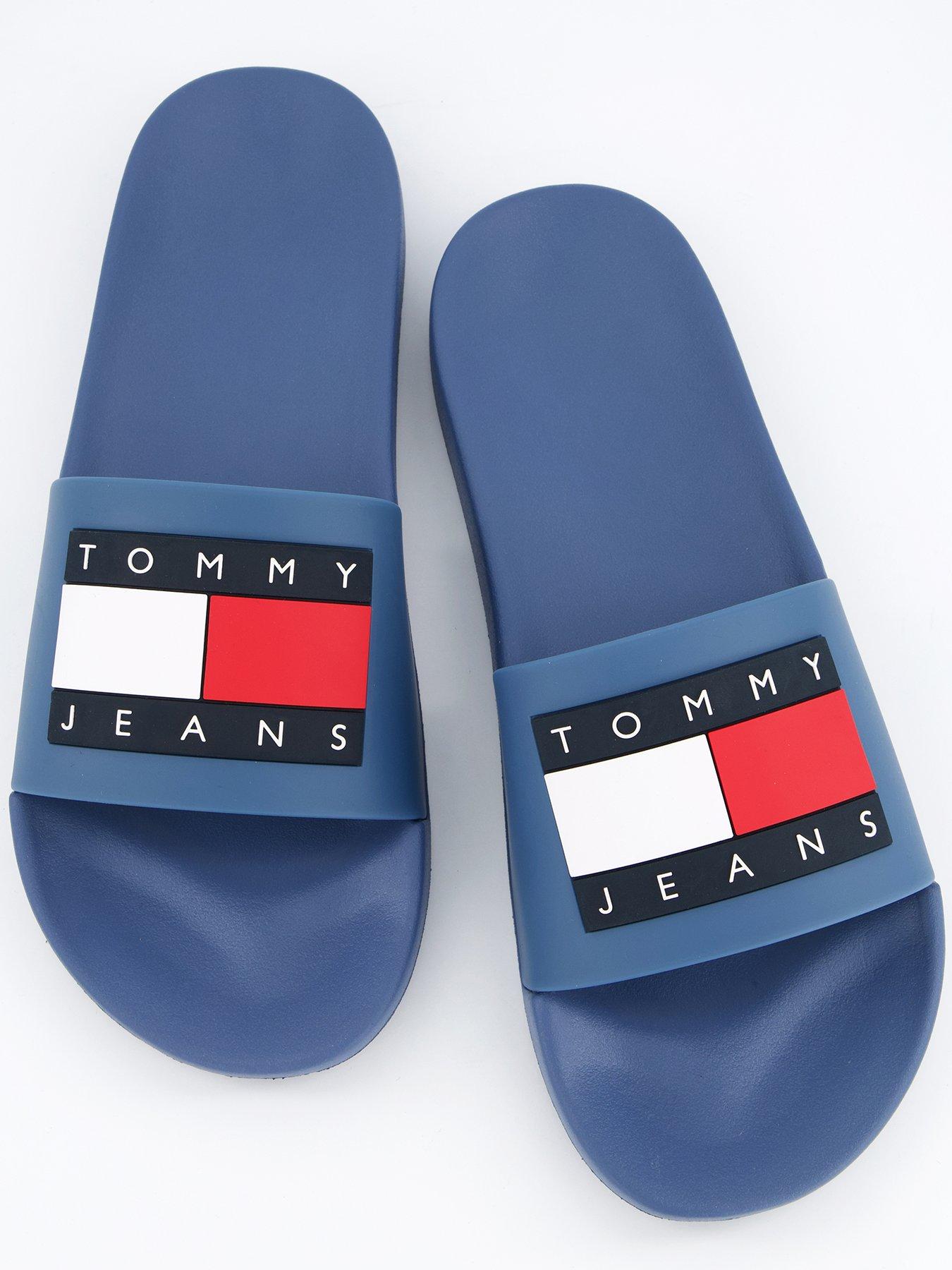 tommy-jeans-flag-logo-pool-sliders-light-blueoutfit