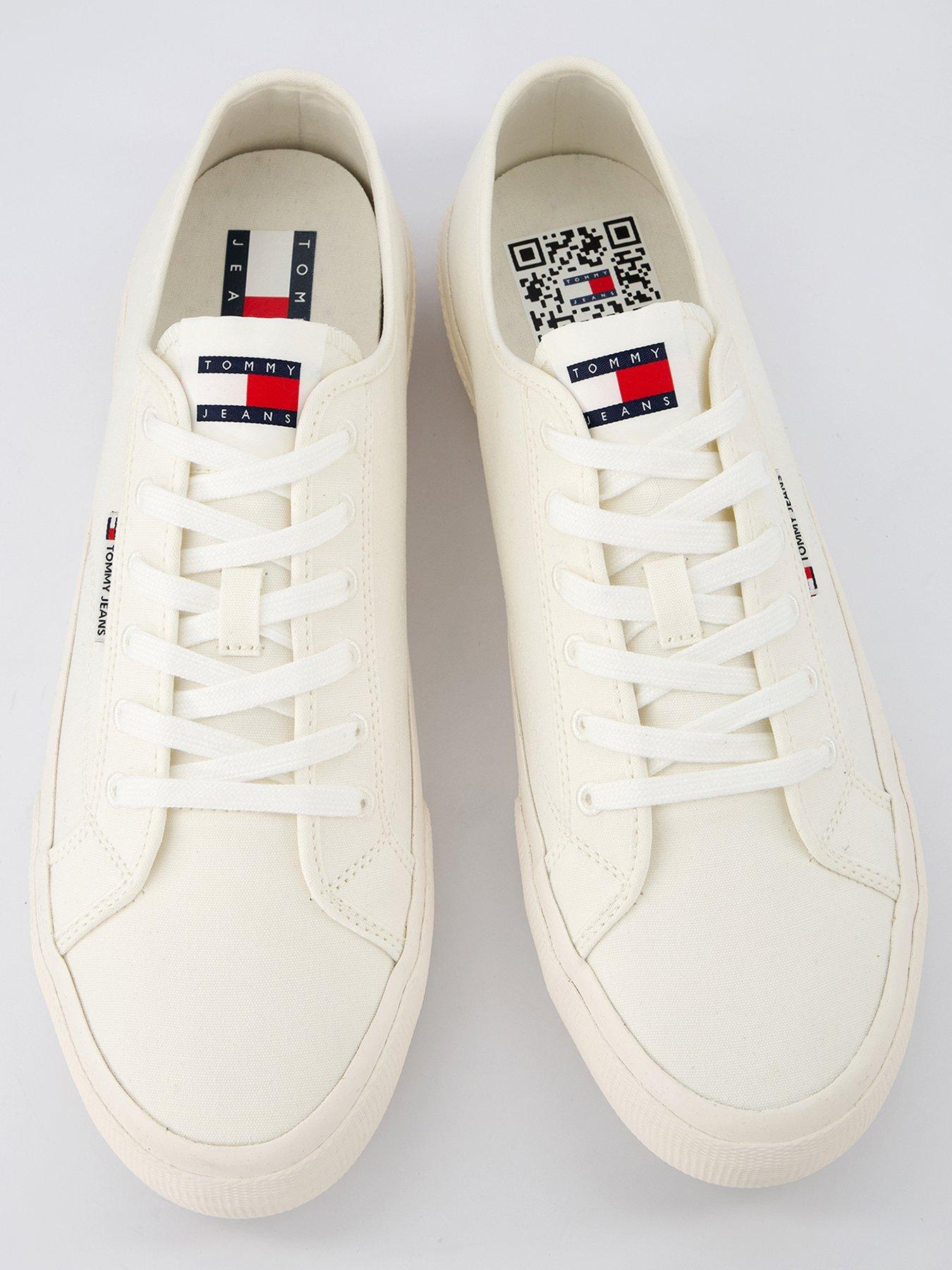 tommy-jeans-lace-up-canvas-color-trainers-off-whiteoutfit