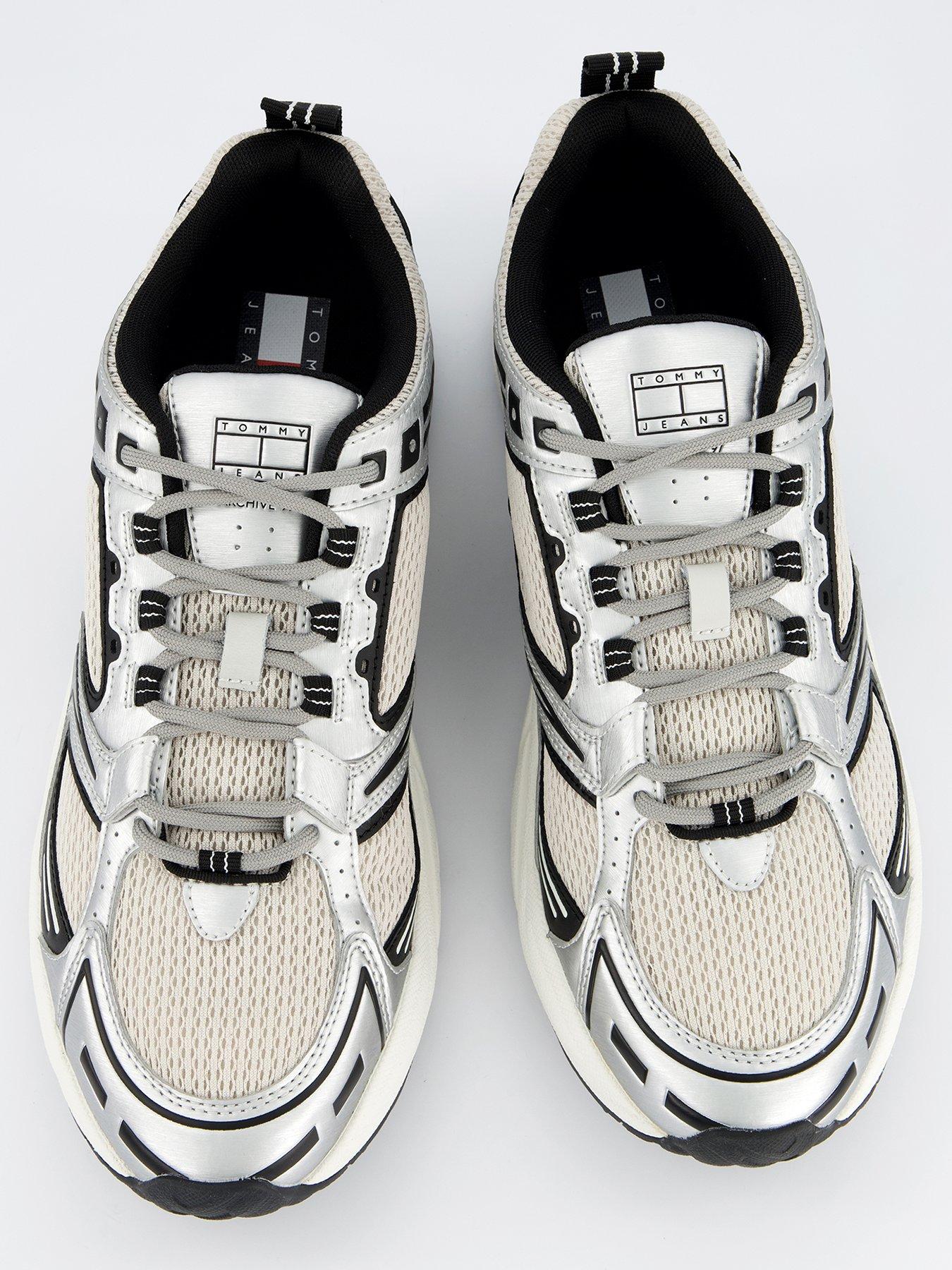tommy-jeans-archive97-metallic-trainers-blackoutfit