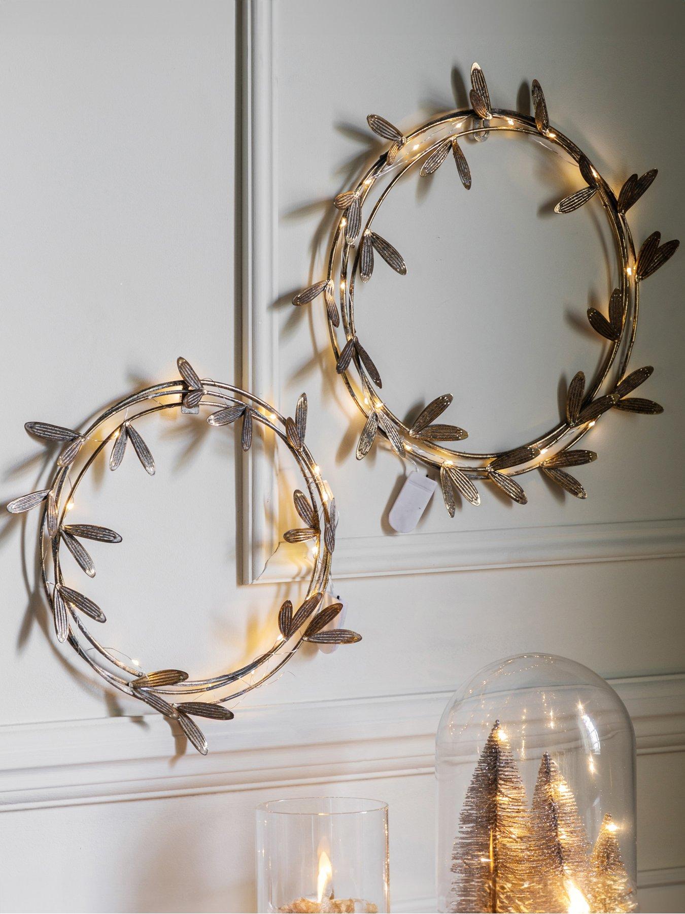 gallery-mistletoe-wreath-with-led-gold