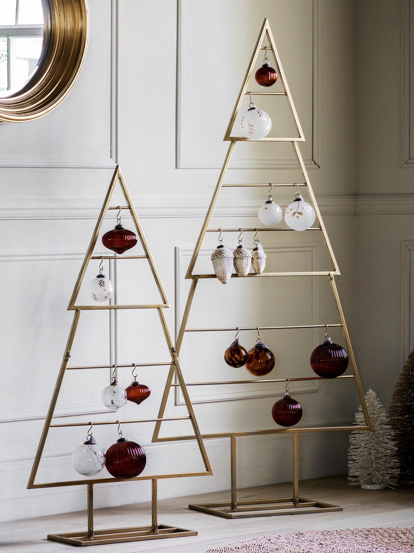 gallery-gunnar-tree-with-hooks-small-goldfront