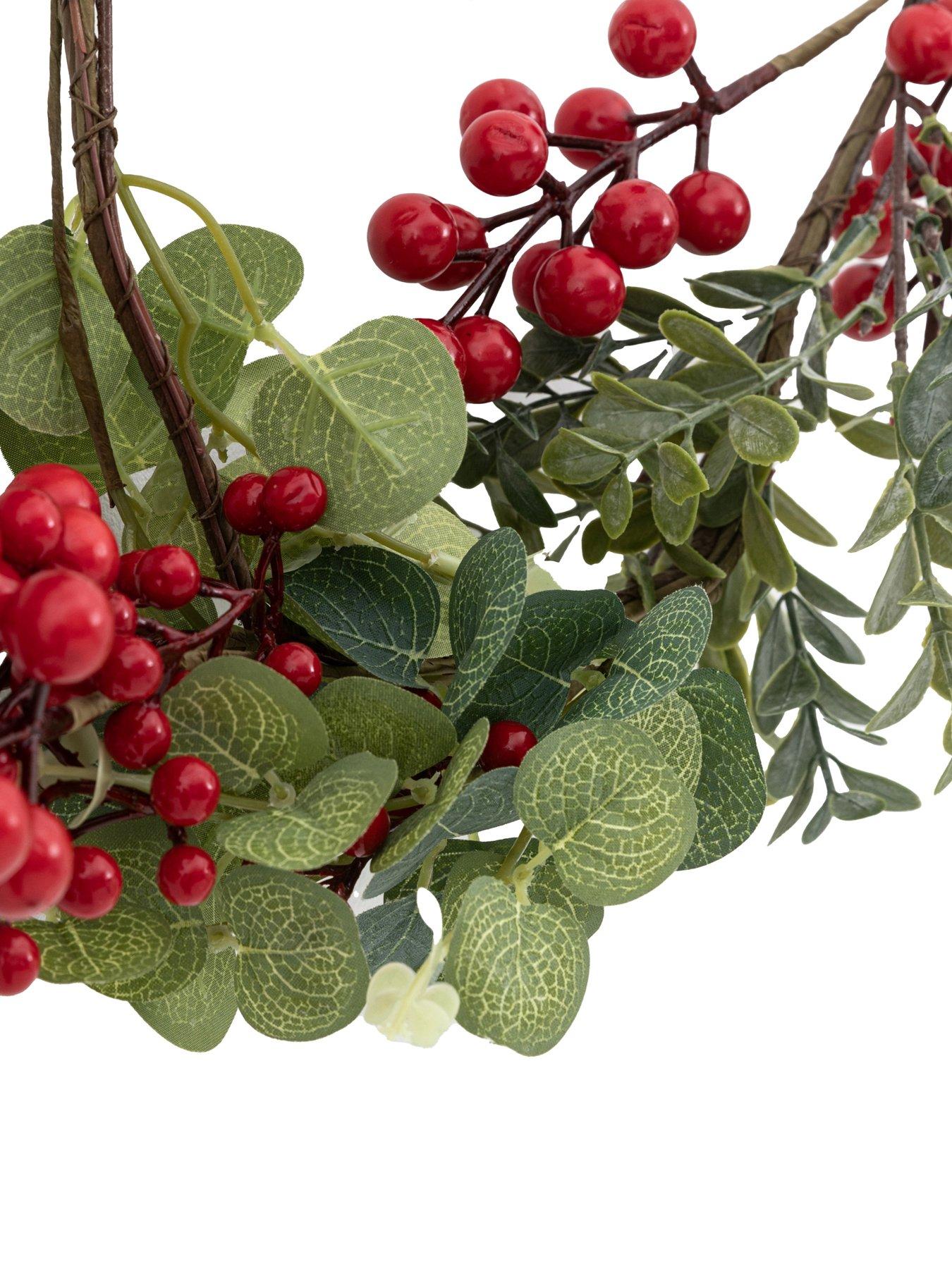 gallery-windsor-wine-traditions-red-berry-wreathdetail