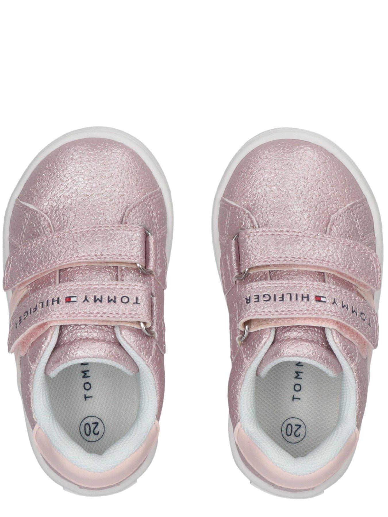 tommy-hilfiger-girls-logan-flag-low-cut-velcro-trainers-pinkoutfit