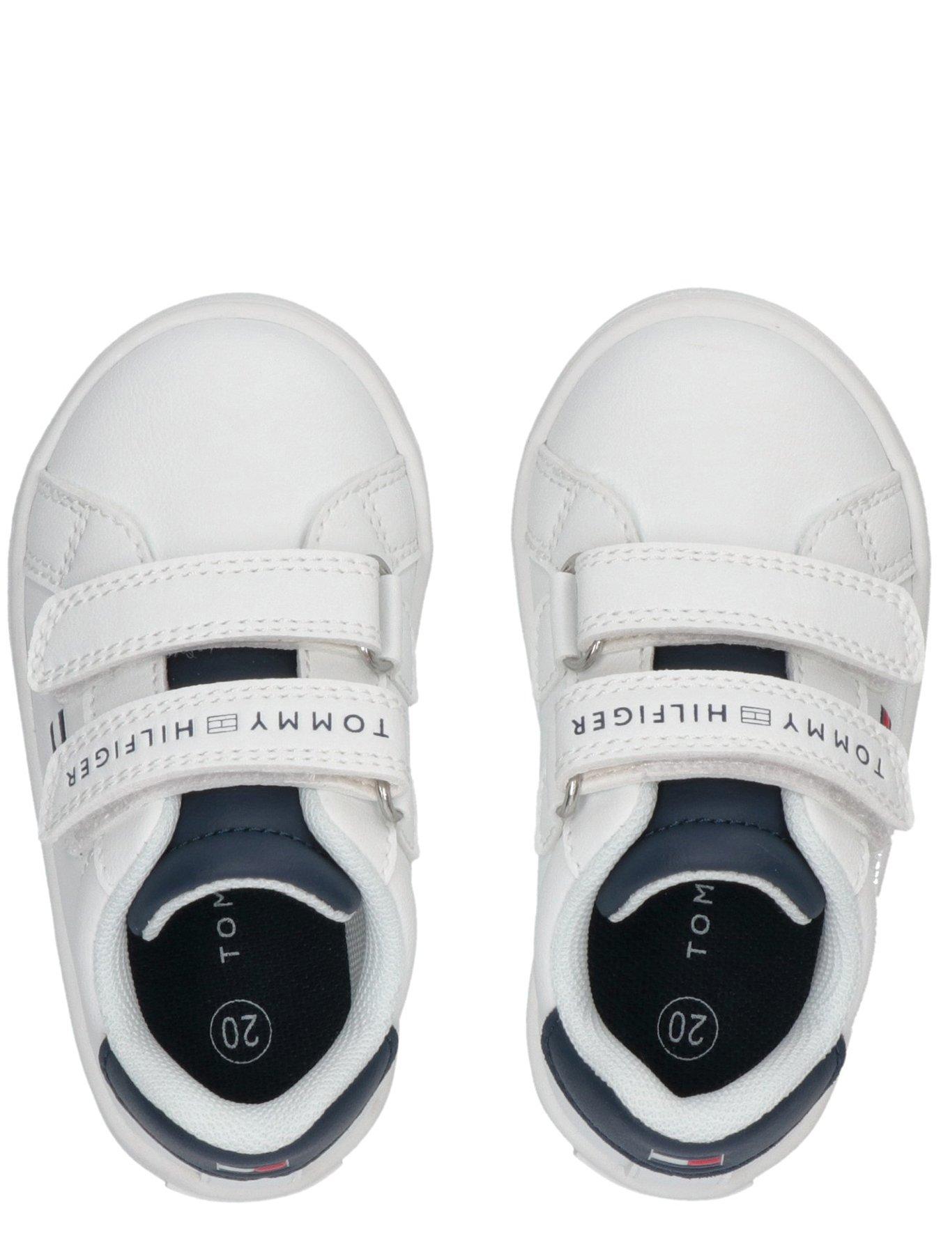 tommy-hilfiger-kids-logan-flag-low-cut-lace-upvelcro-trainers-whiteoutfit