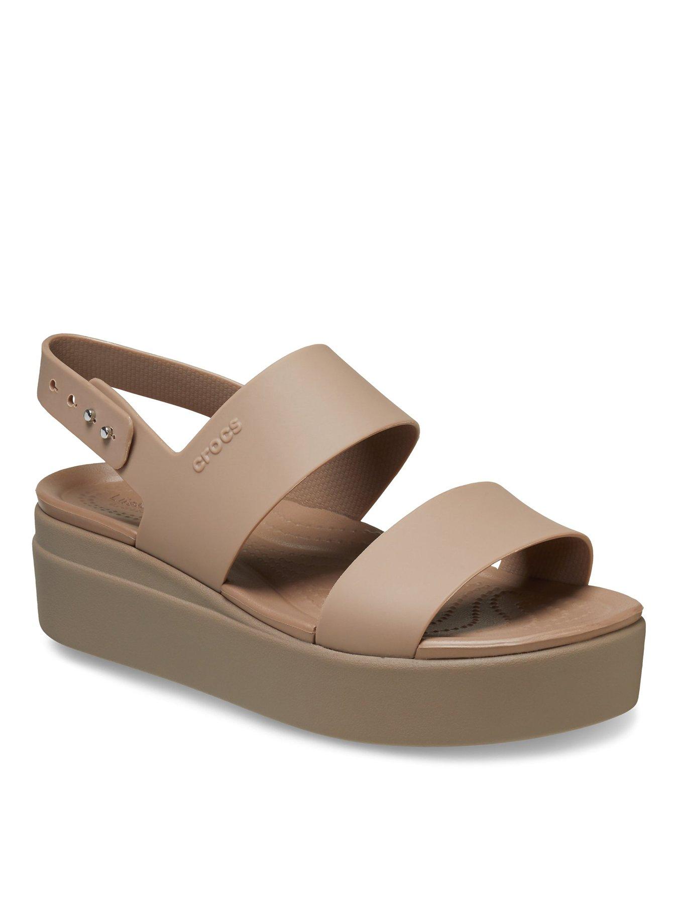 crocs-brooklyn-low-wedge-sandal-brownstillFront