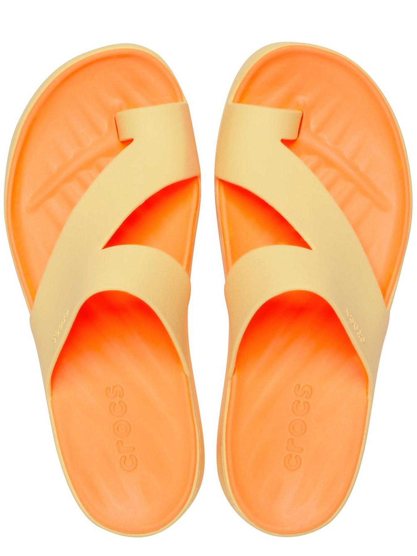 crocs-getaway-platform-toe-loop-sandal-orangeoutfit