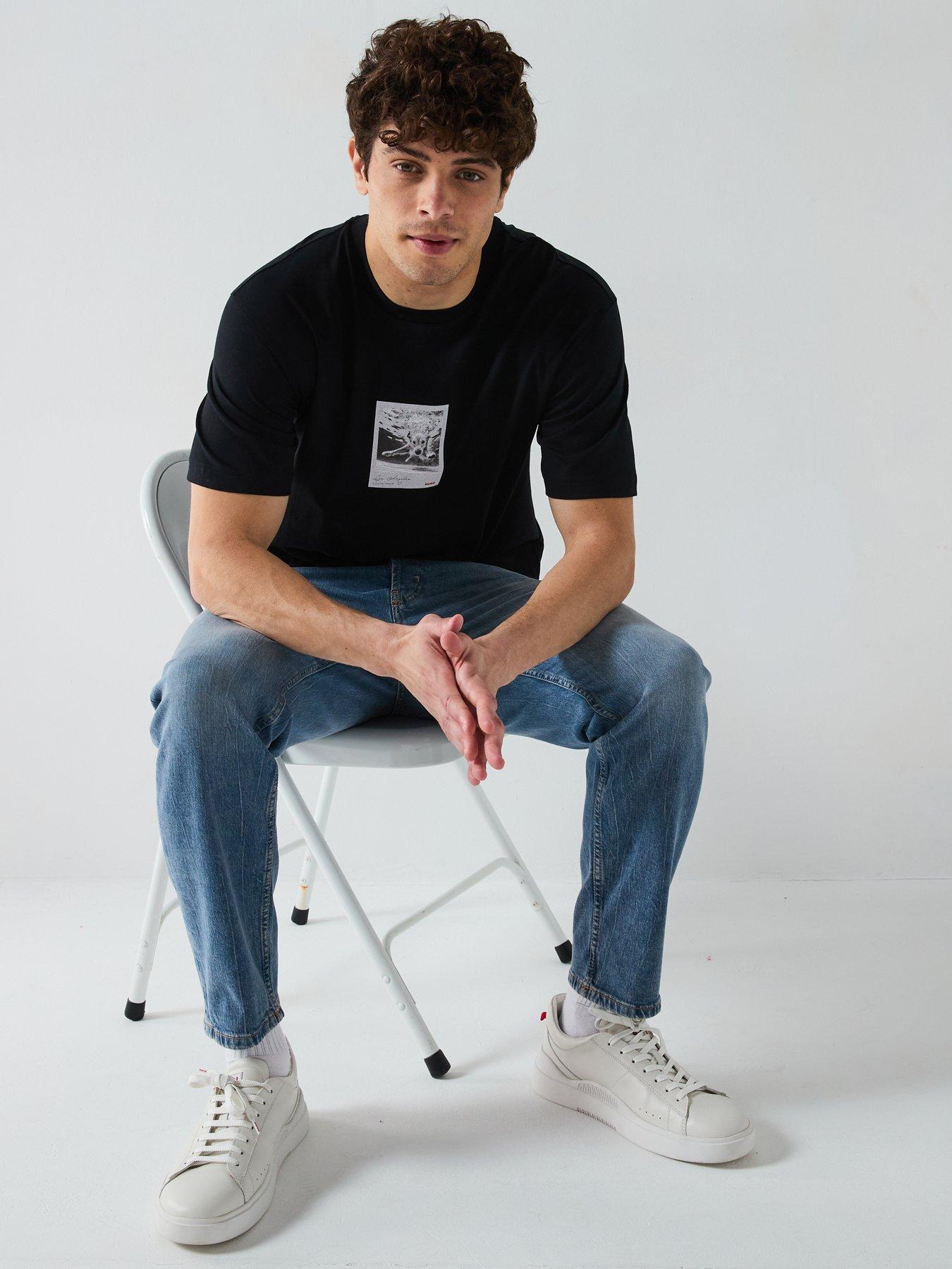Image 4 of 5 of HUGO Darthy Relaxed Dog Polaroid Print T-Shirt - Black