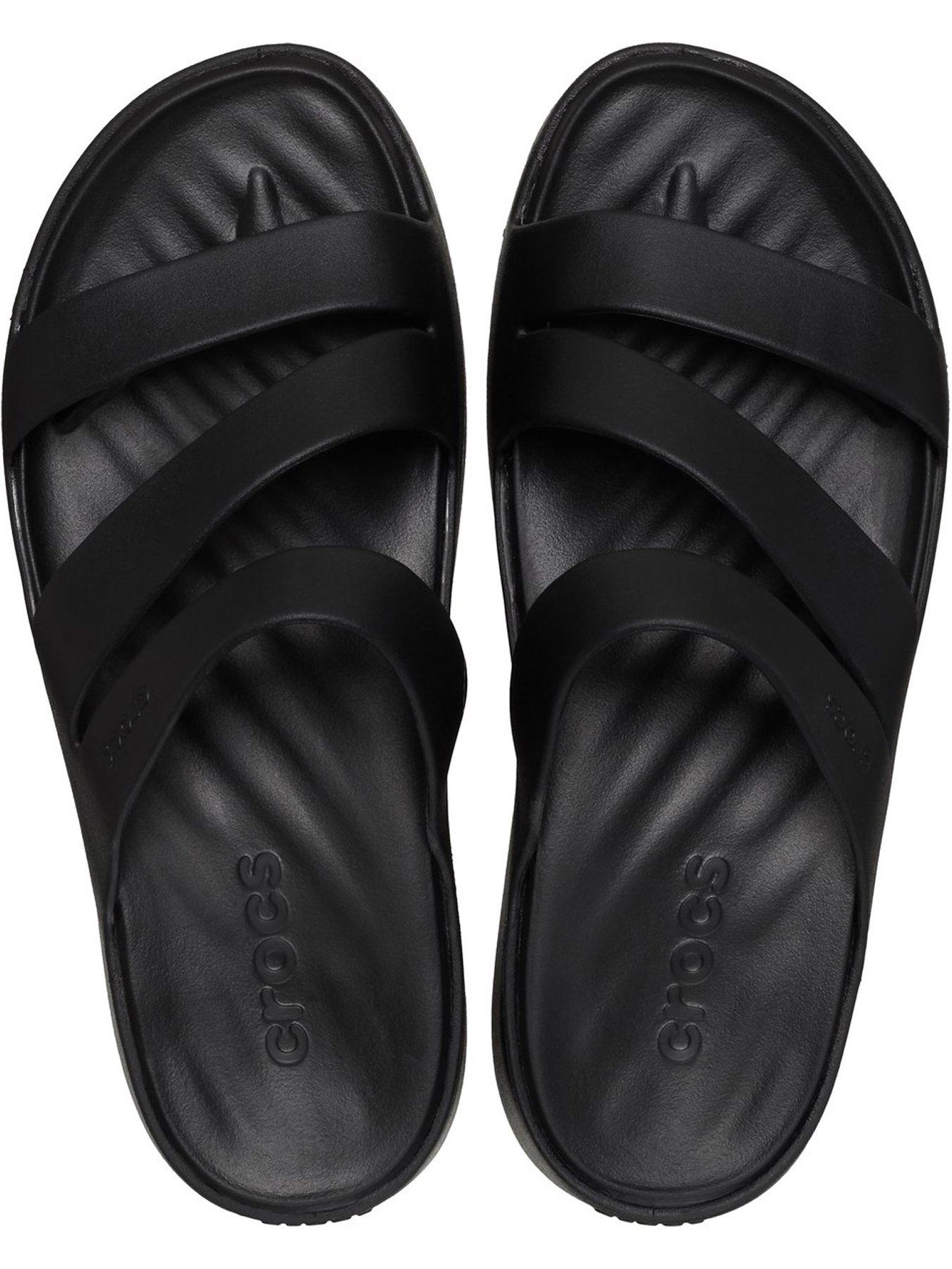 crocs-getaway-strappy-sandal-blackoutfit