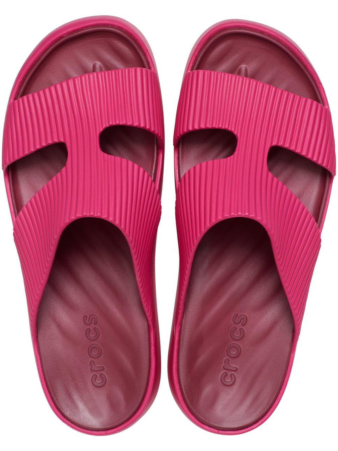 crocs-getaway-groove-platform-h-strap-pinkoutfit
