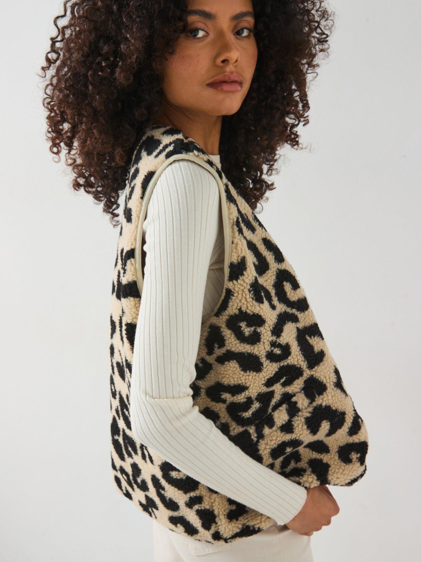only-teddy-sleeveless-vest-and-cream-blackdetail
