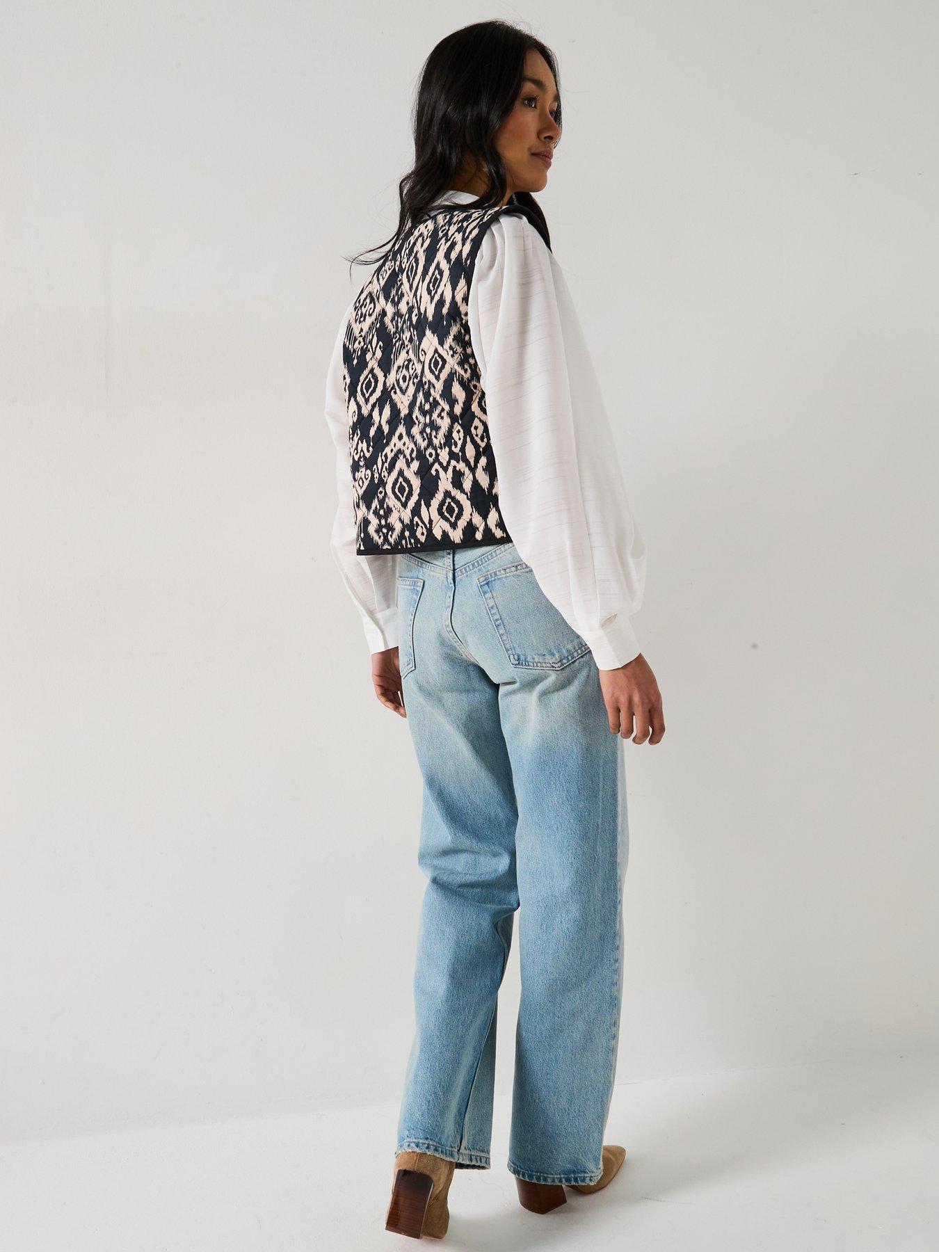 jdy-printed-quilted-waistcoat-jacket-blackstillFront