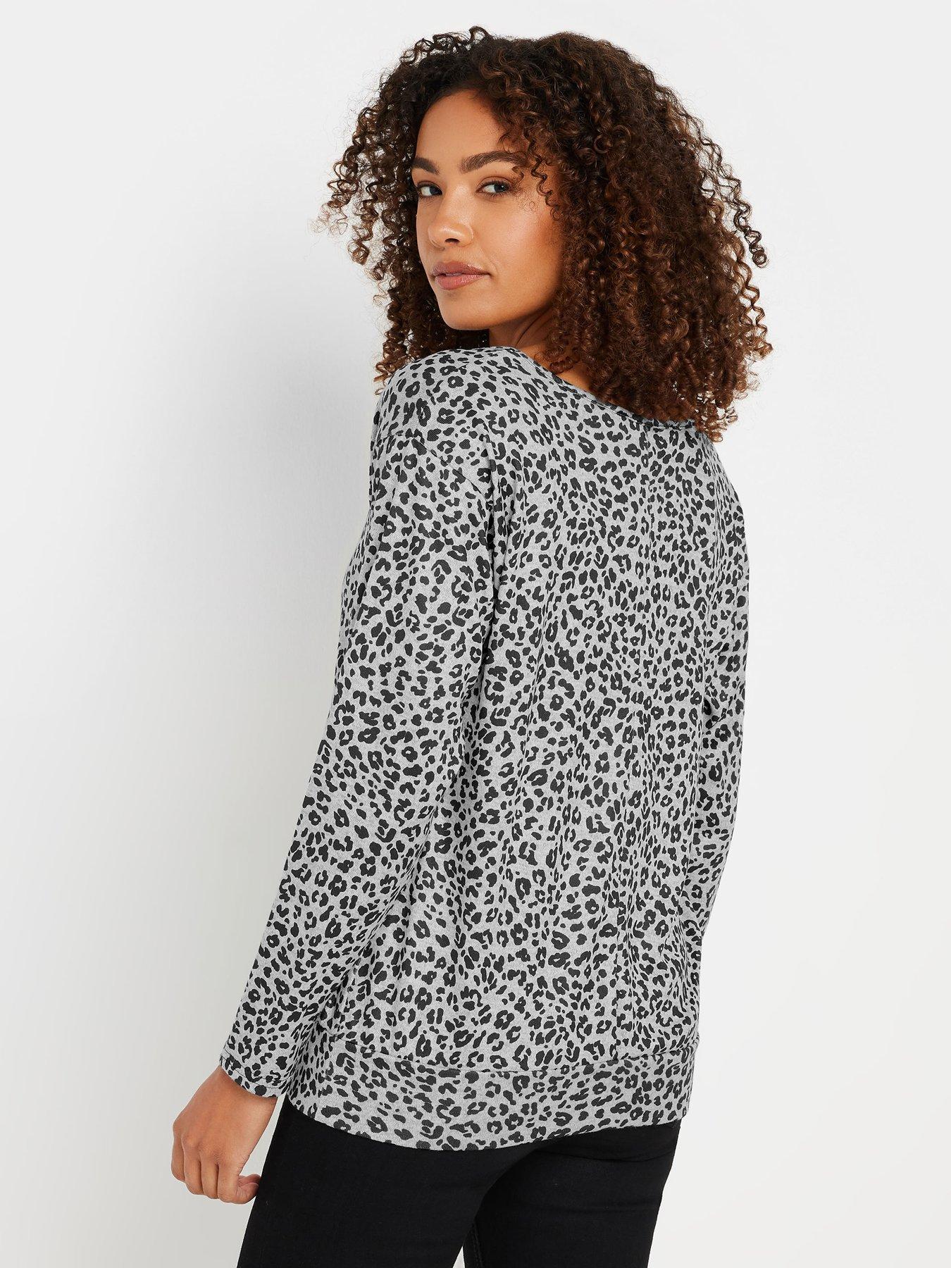 mco-leopard-print-v-neck-long-sleeve-topstillFront