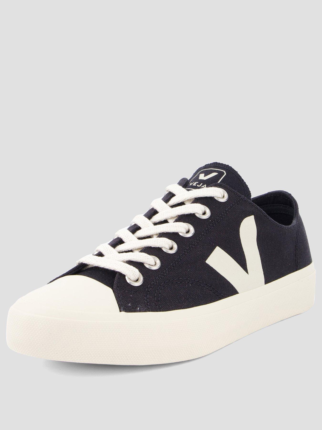 Image 2 of 3 of Veja Women's Wata Ii Low Trainers - Black