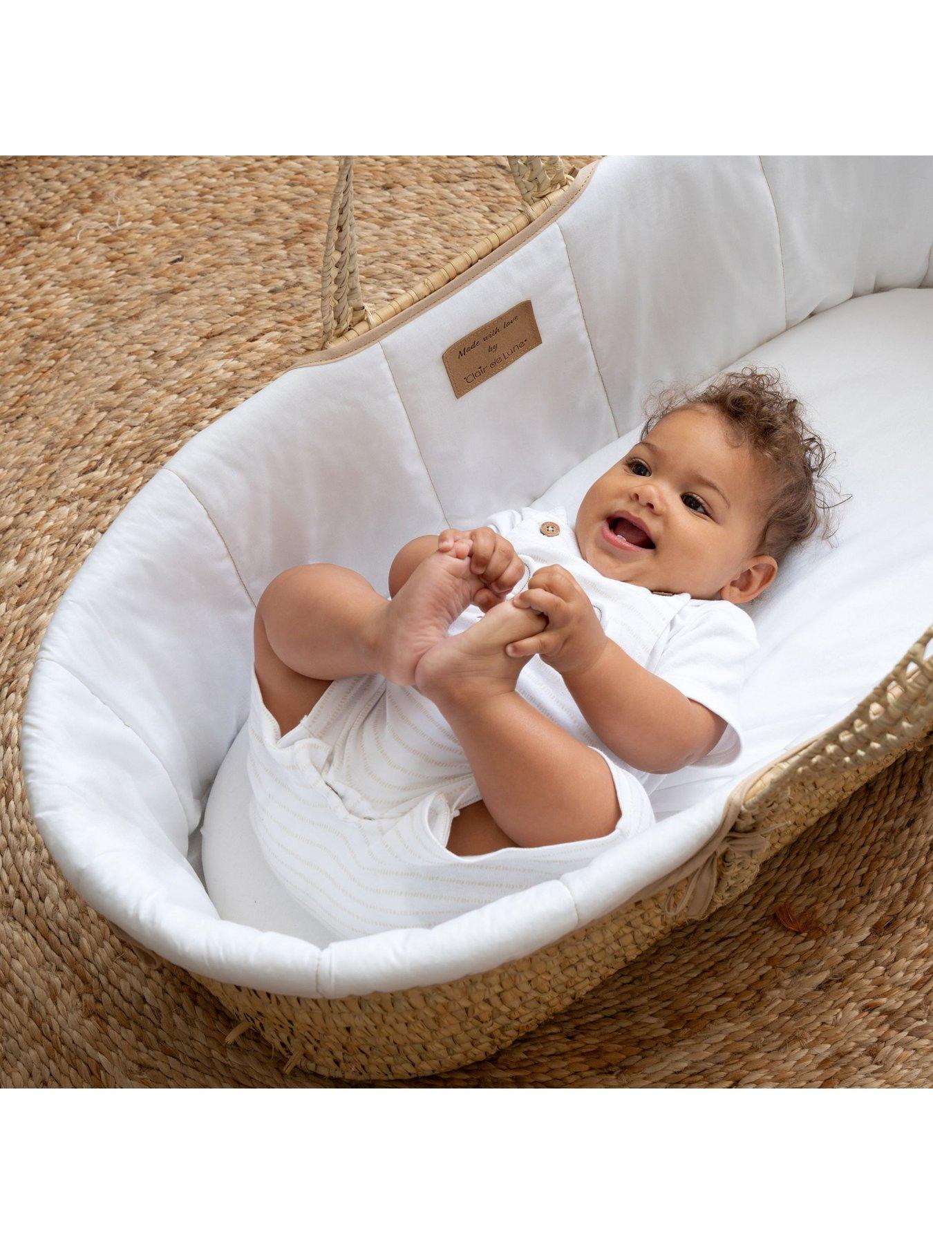 clair-de-lune-organic-palm-moses-basket-white-with-rocking-standoutfit