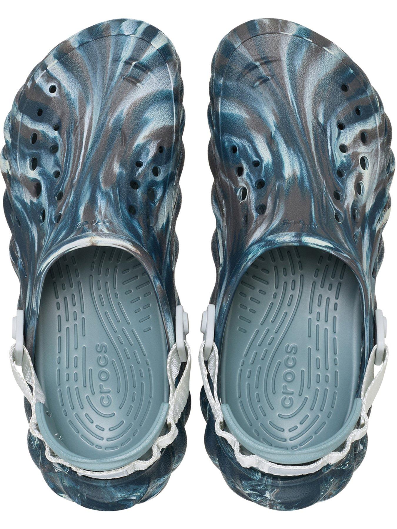 crocs-mens-echo-marbled-clog-sandalsoutfit