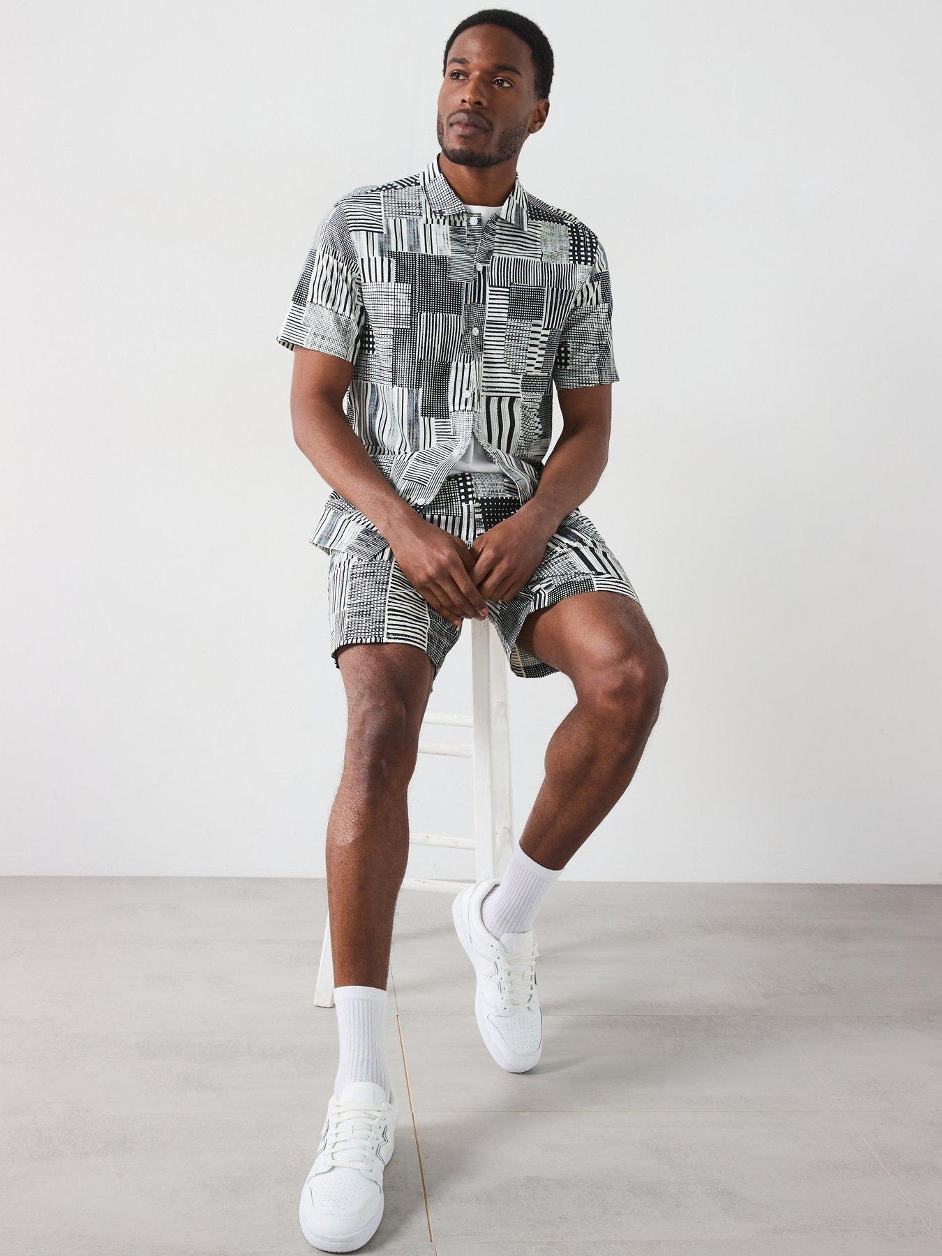 farah-redwald-canvas-archive-regular-fit-shorts-blackoutfit
