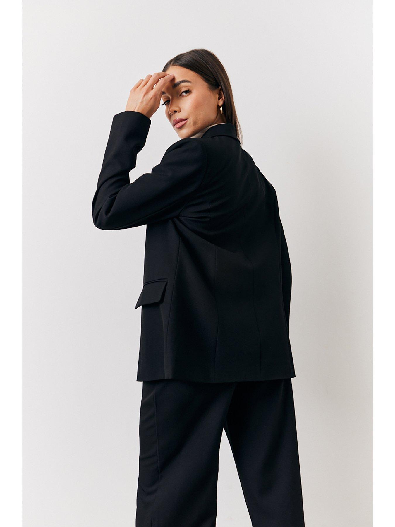 Image 4 of 4 of In The Style Relaxed Pocket Detail Blazer - Black
