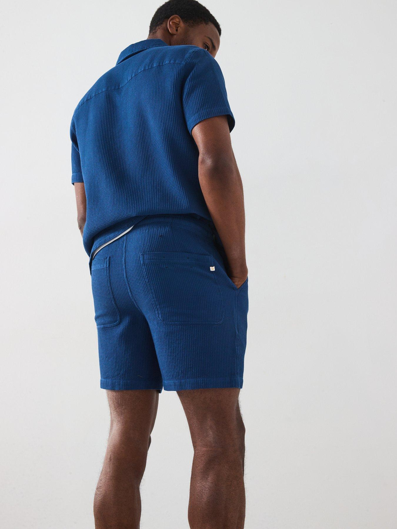 Image 6 of 6 of Farah Redwald Textured Waffle Regular Fit Shorts - Dark Grey