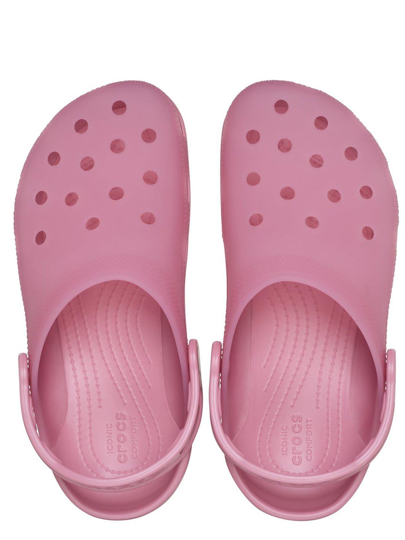 crocs-classic-frosted-clog-pinkoutfit