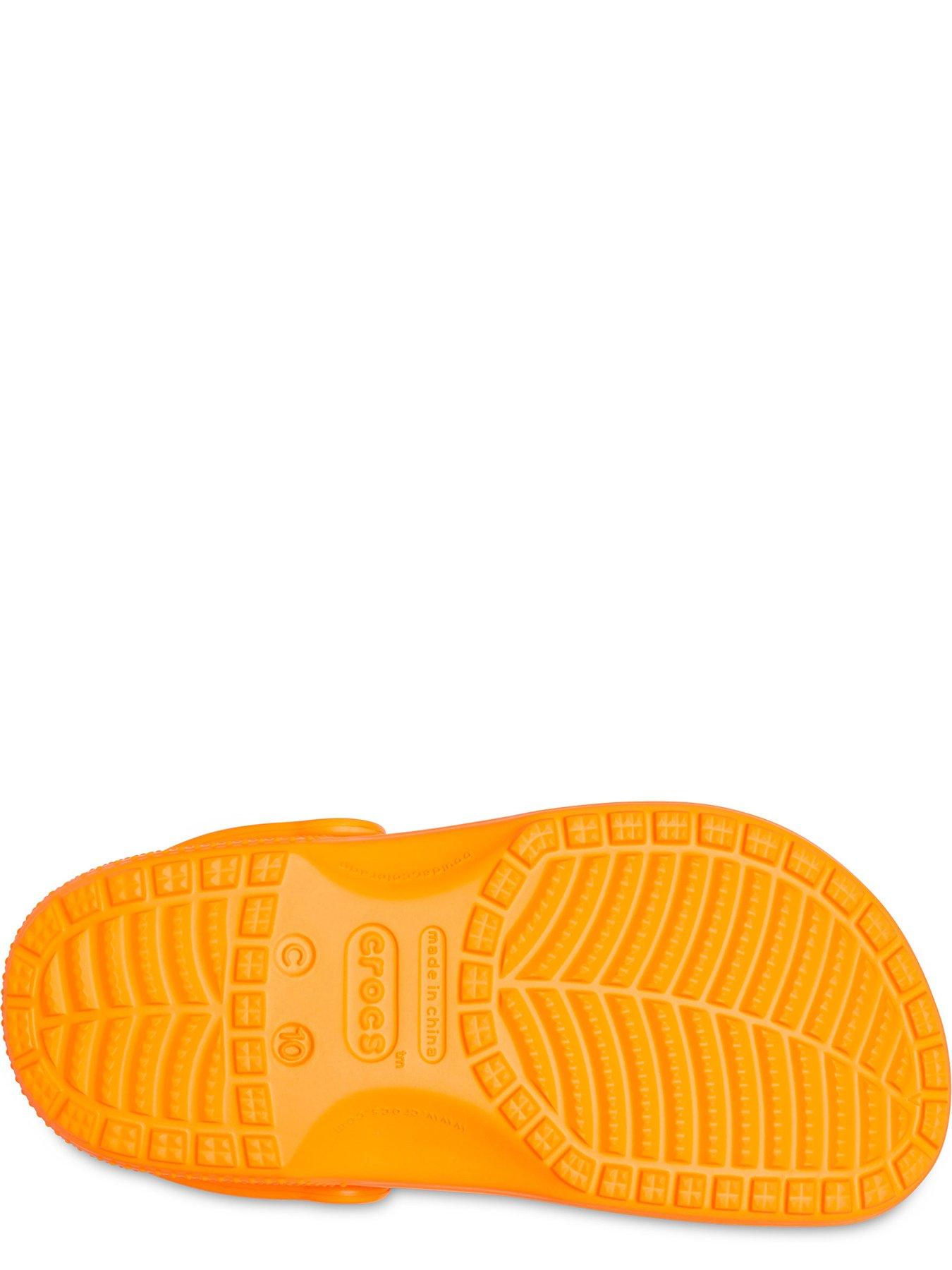 crocs-classic-clog-t-orangedetail