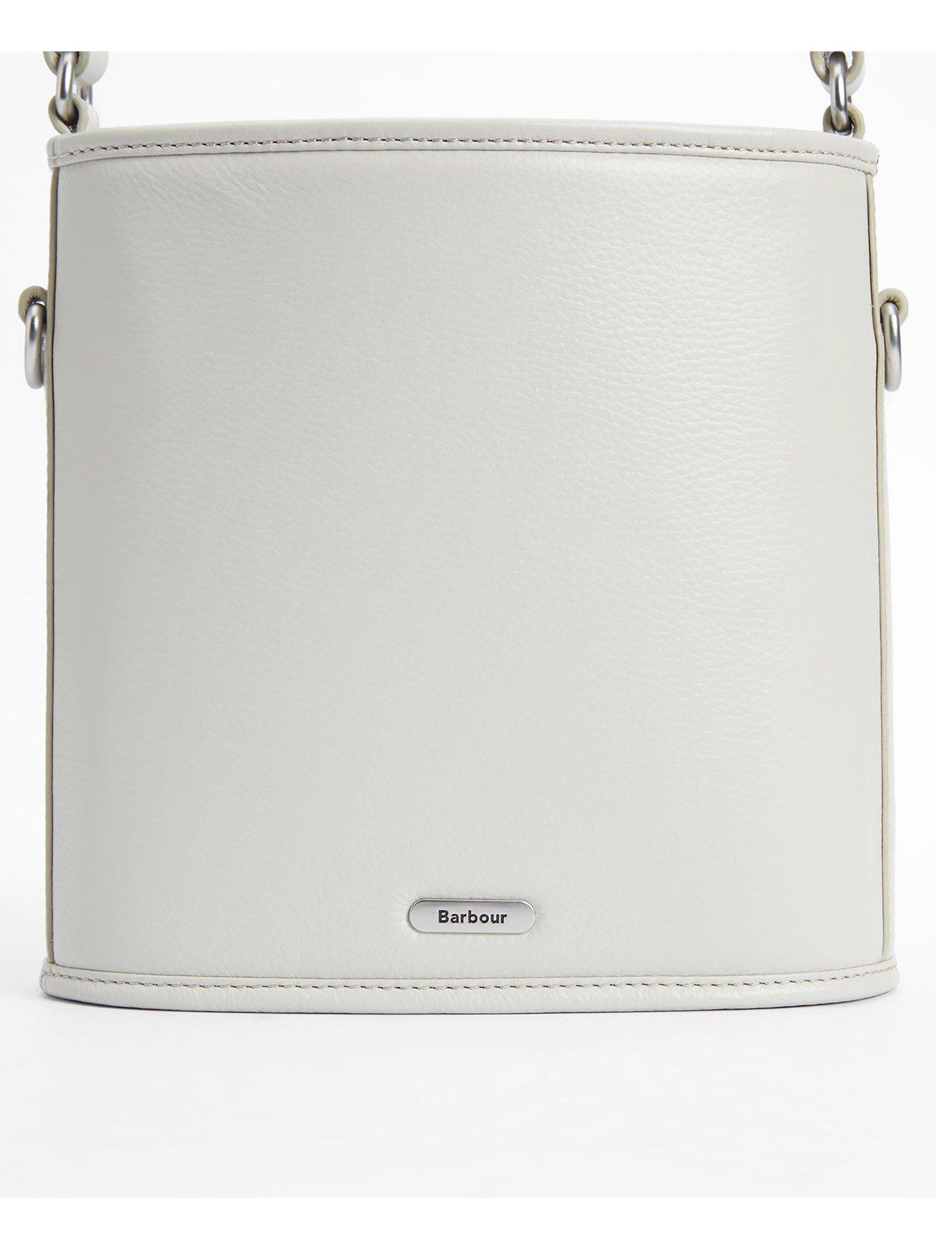 barbour-laire-leather-bucket-bag-beigeoutfit