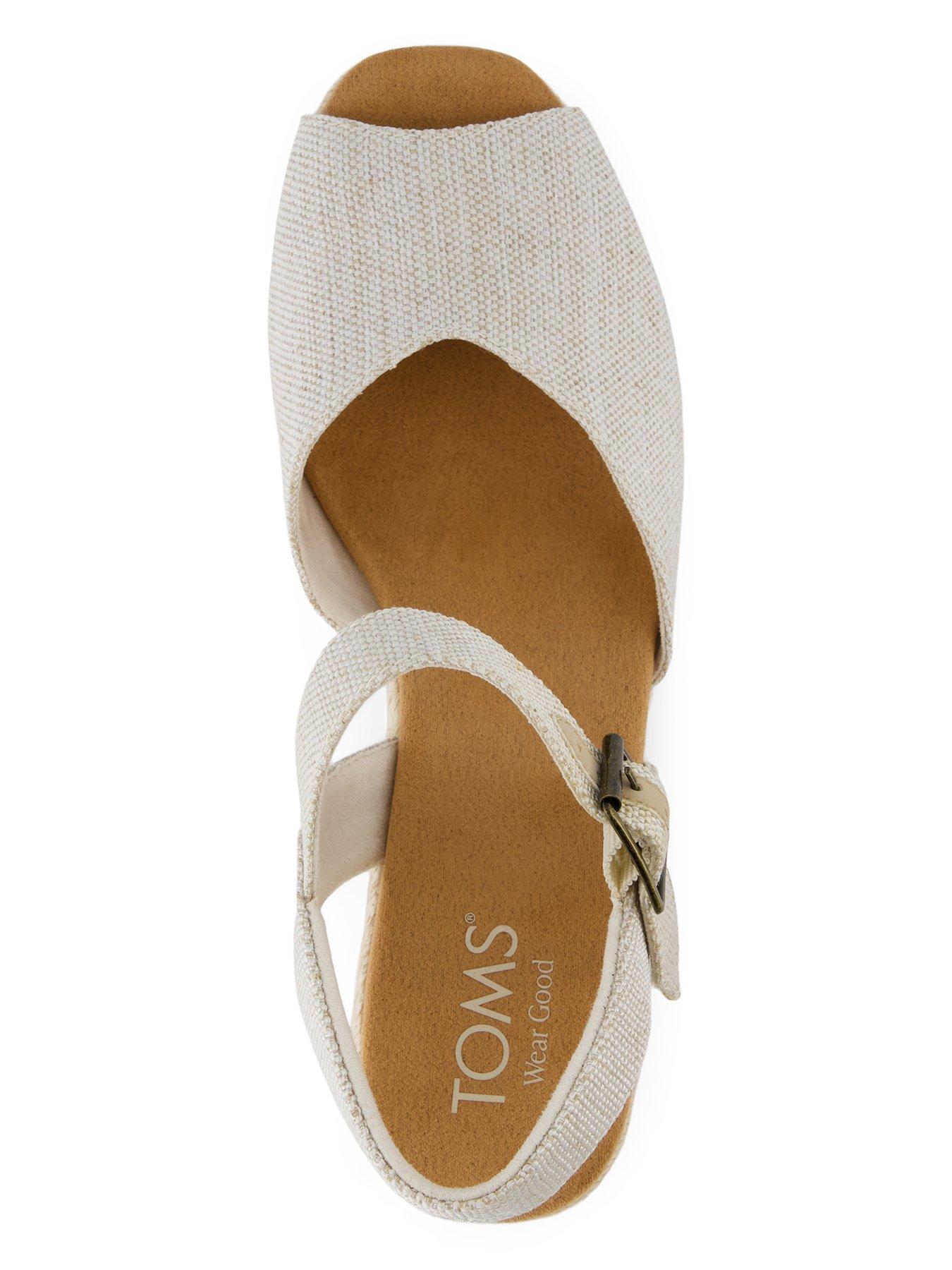 toms-isla-peep-toe-heeled-sandals-light-naturaloutfit