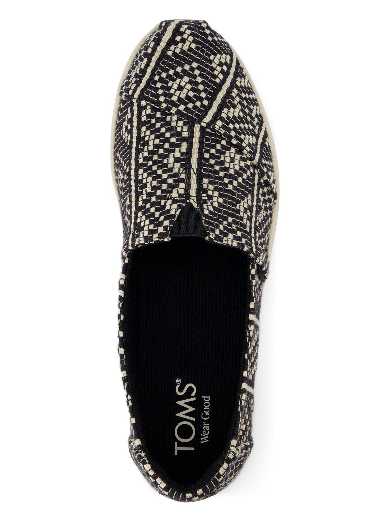 toms-alpargata-plus-blackoutfit