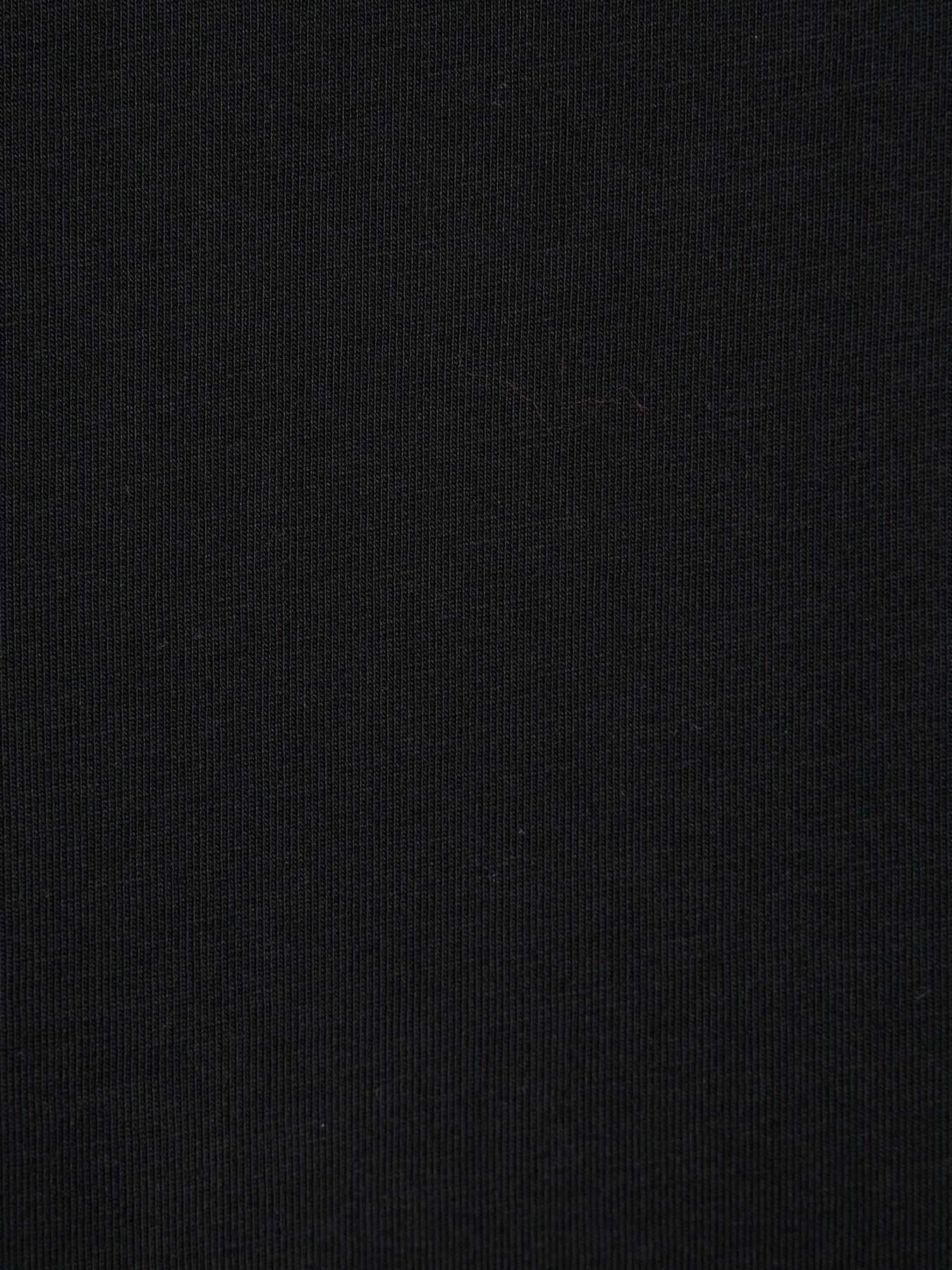 river-island-essentials-muscle-fit-t-shirt-blackdetail