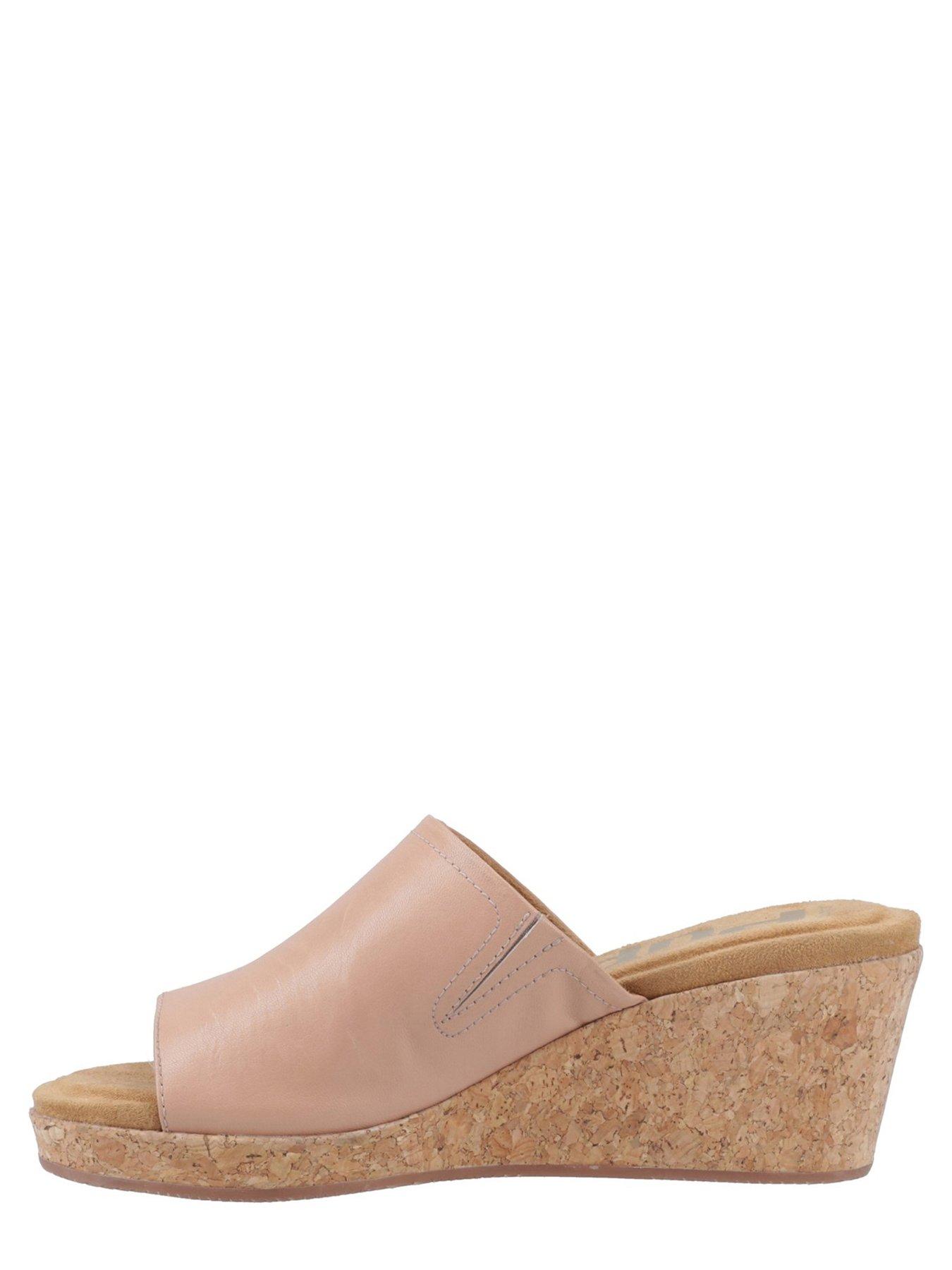 hush-puppies-willow-wedge-sandal-creamoutfit