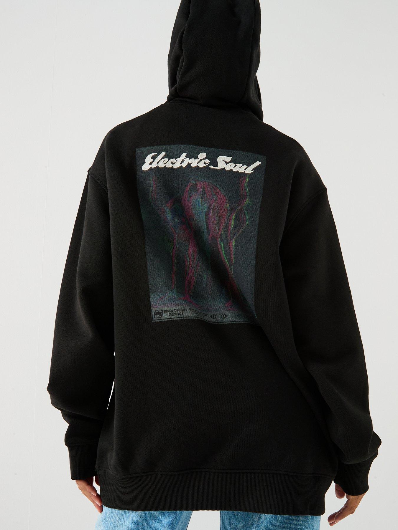 hugo-dejandra-graphic-hoodie-blackoutfit