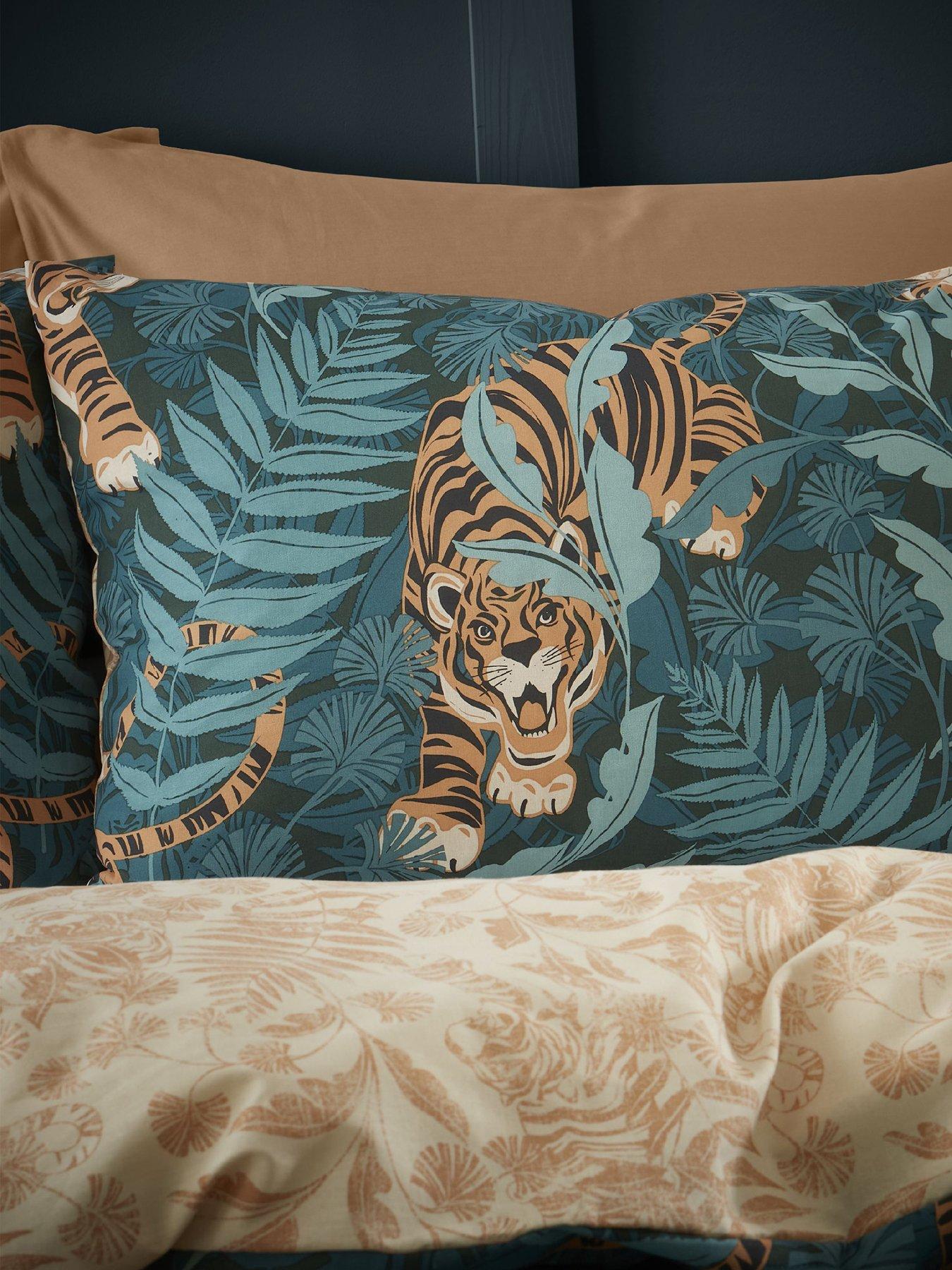 catherine-lansfield-tropic-tiger-leaf-duvet-cover-setoutfit