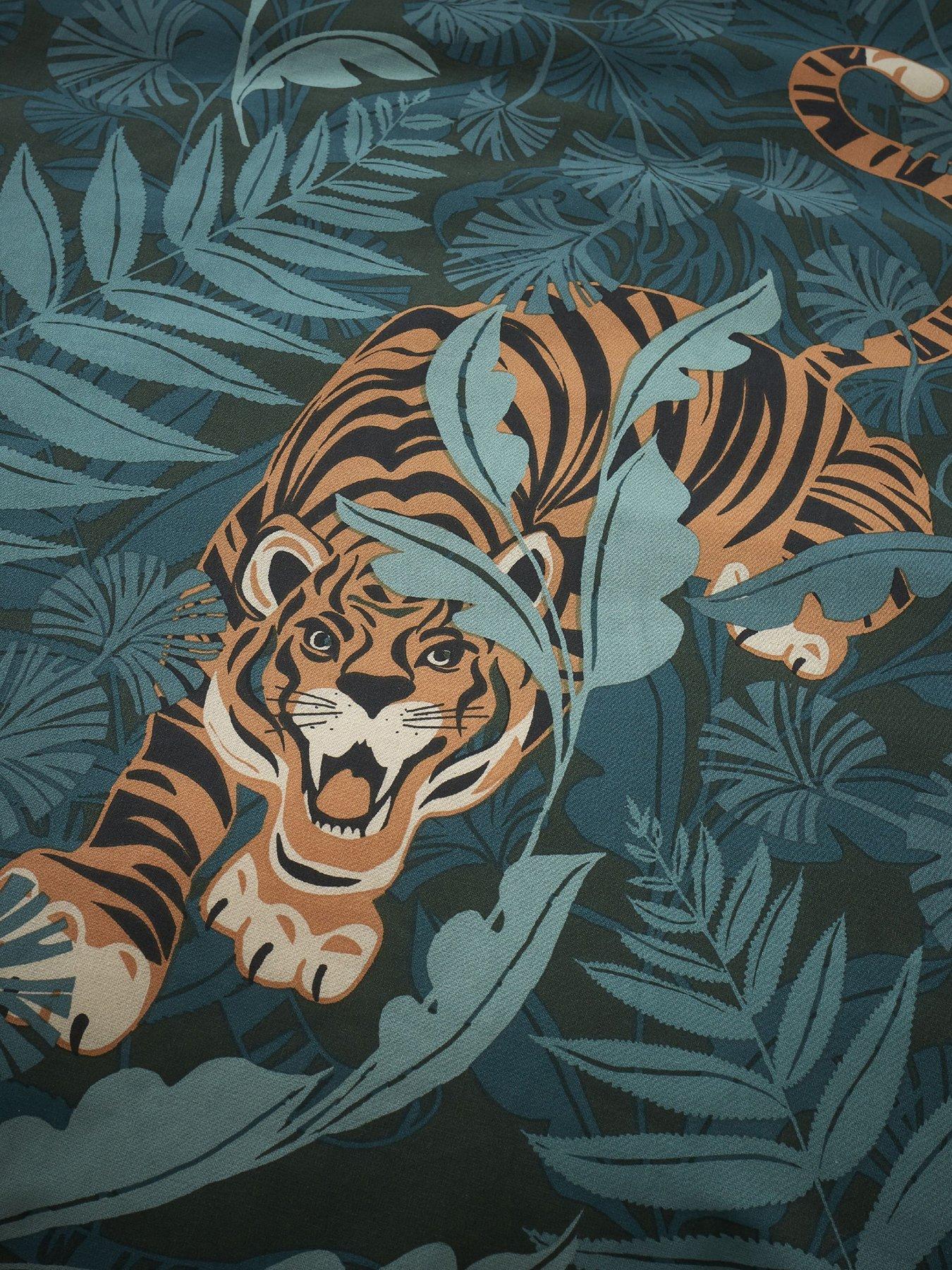 catherine-lansfield-tropic-tiger-leaf-duvet-cover-setdetail