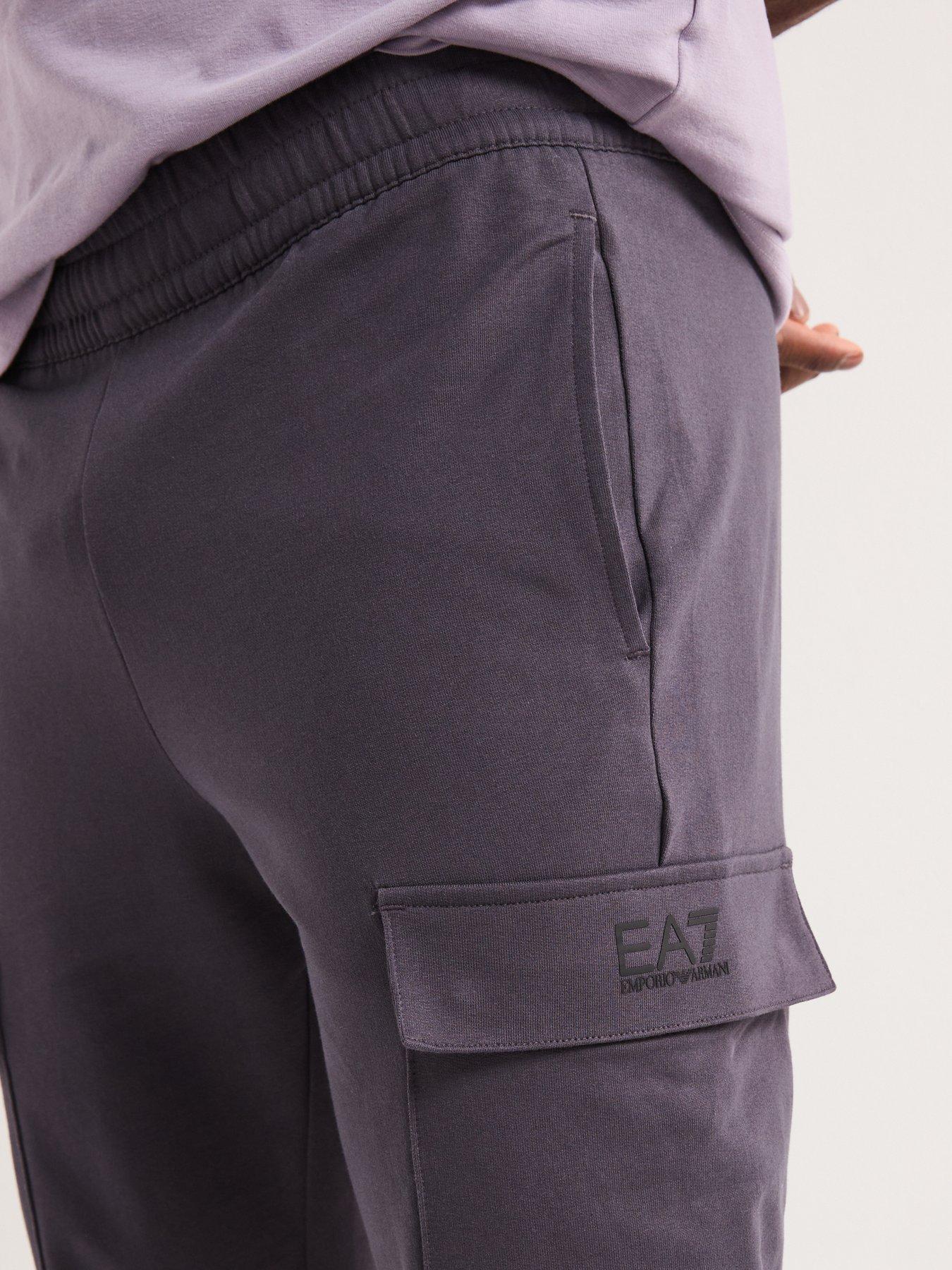 ea7-emporio-armani-core-id-cargo-trousers-dark-greyoutfit