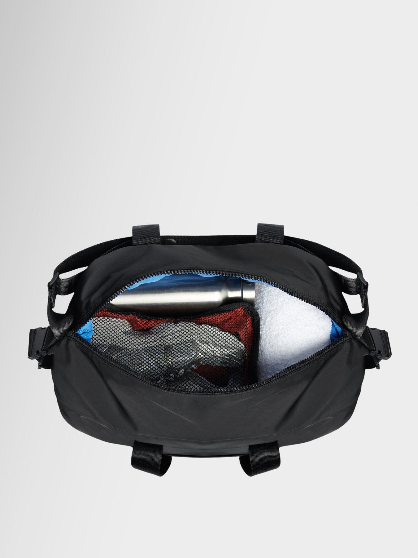 sweaty-betty-womens-training-strive-gym-bag-blackoutfit