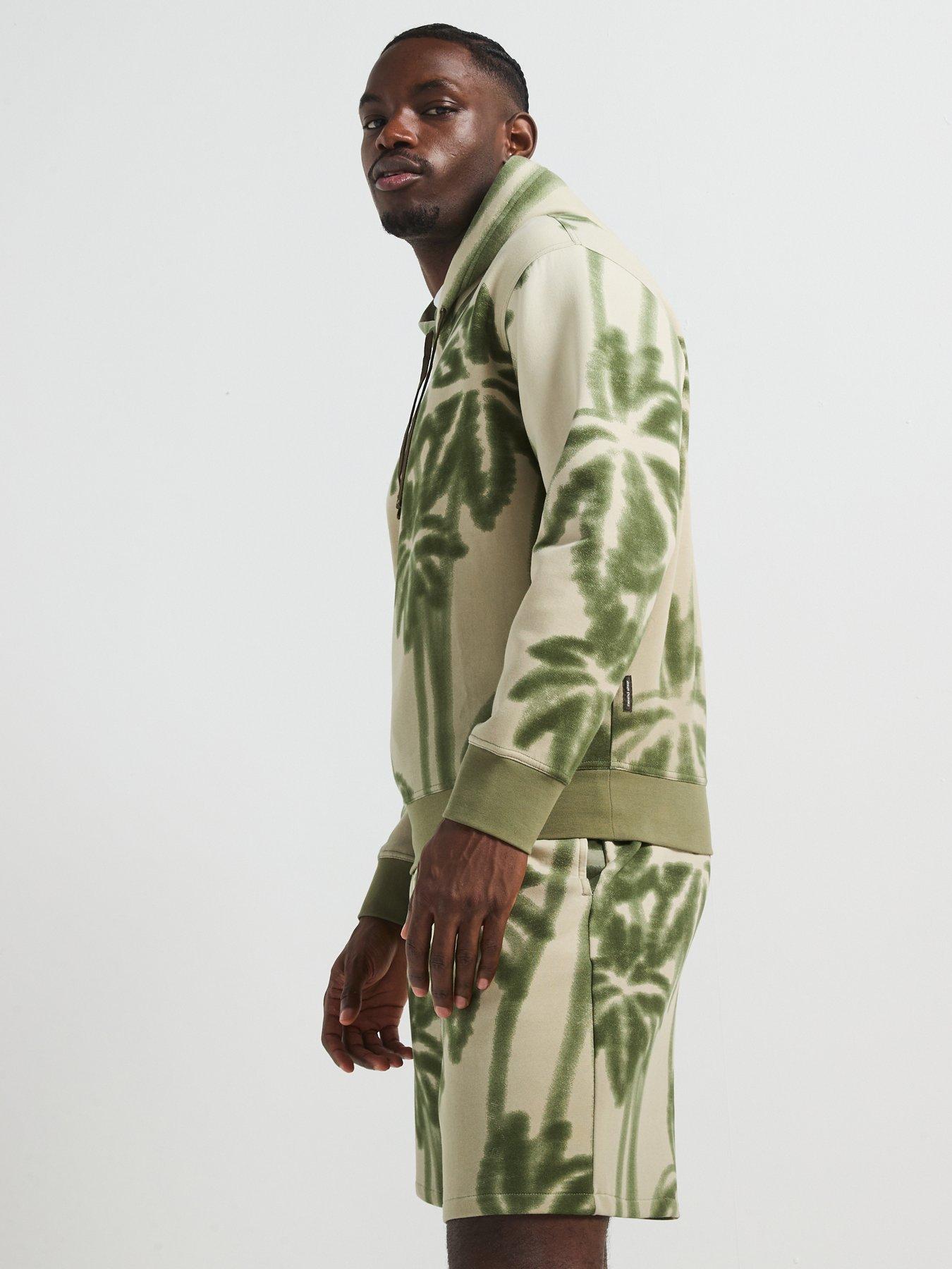 armani-exchange-large-palm-print-sweat-shorts-beigeoutfit