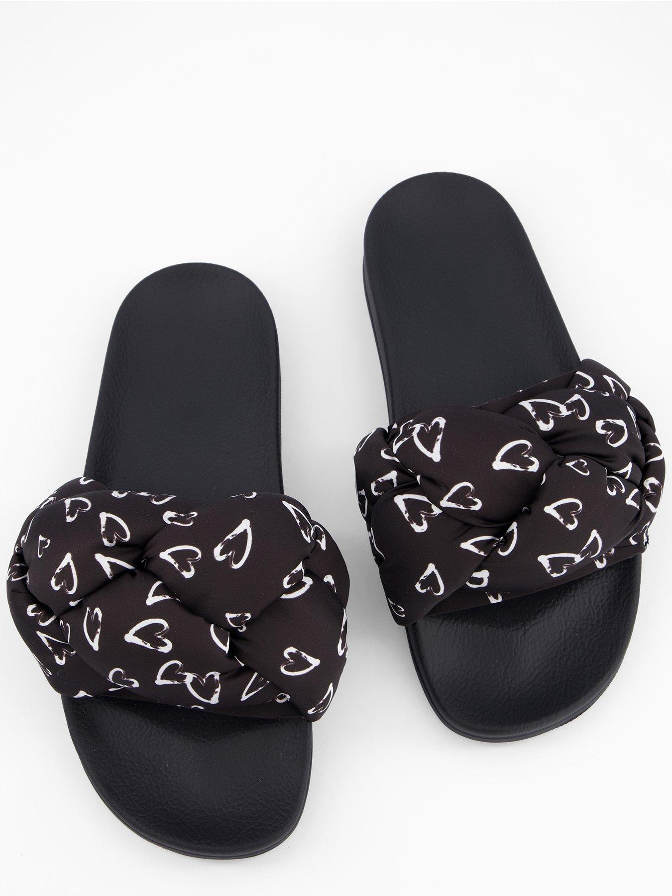 love-moschino-heart-printed-satin-slide-blackoutfit