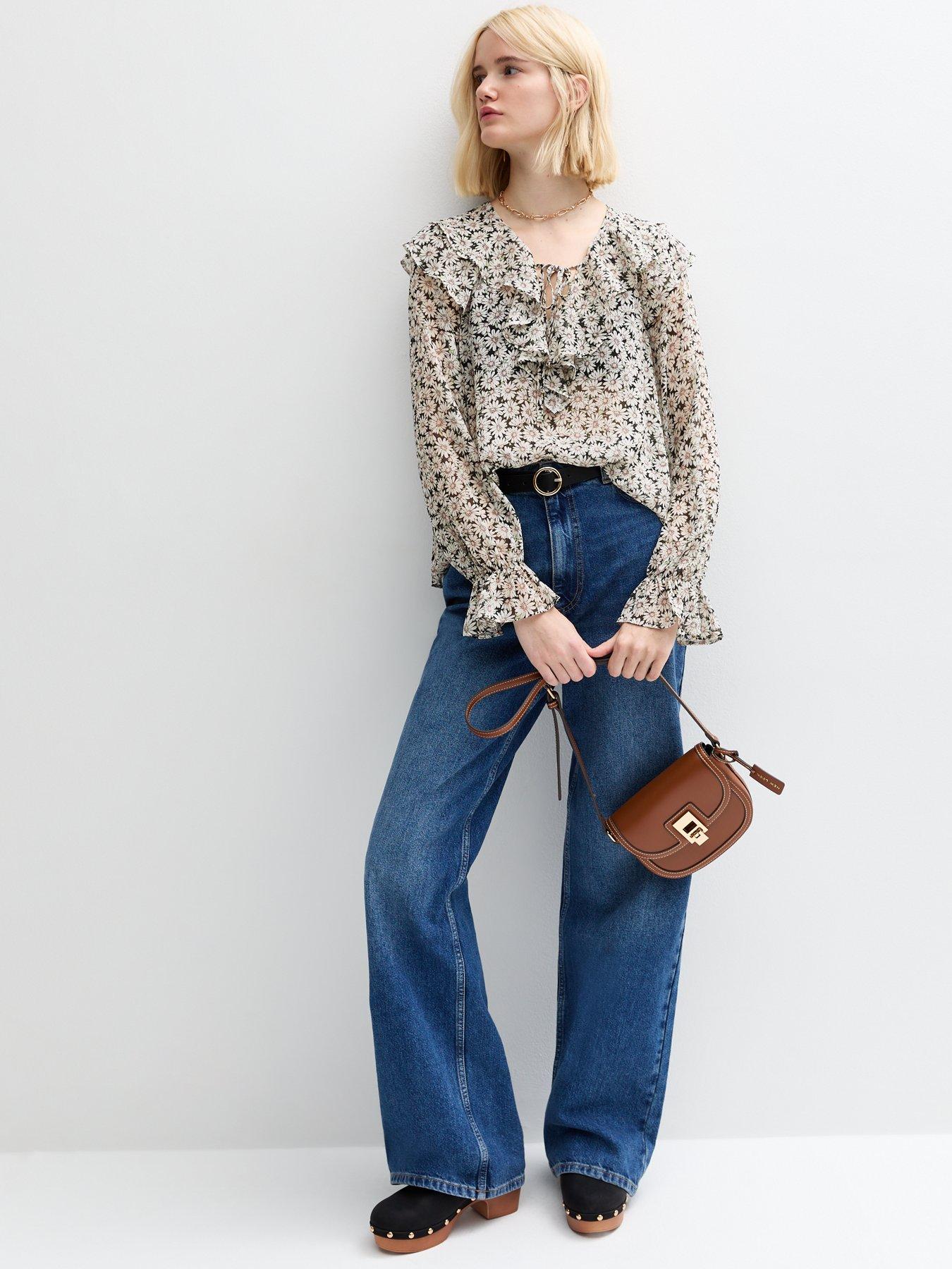 Image 3 of 6 of New Look Daisy Print Frill Trim Blouse - Pink