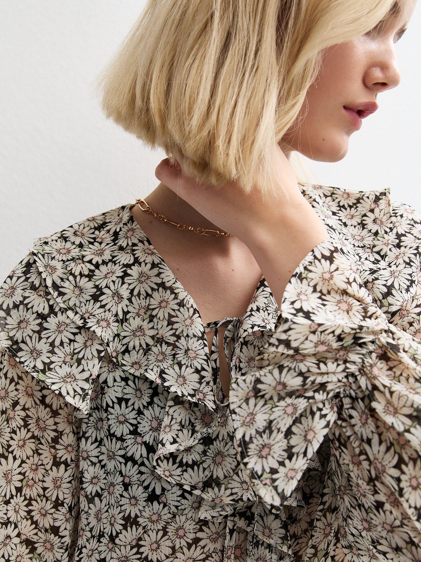 Image 4 of 6 of New Look Daisy Print Frill Trim Blouse - Pink