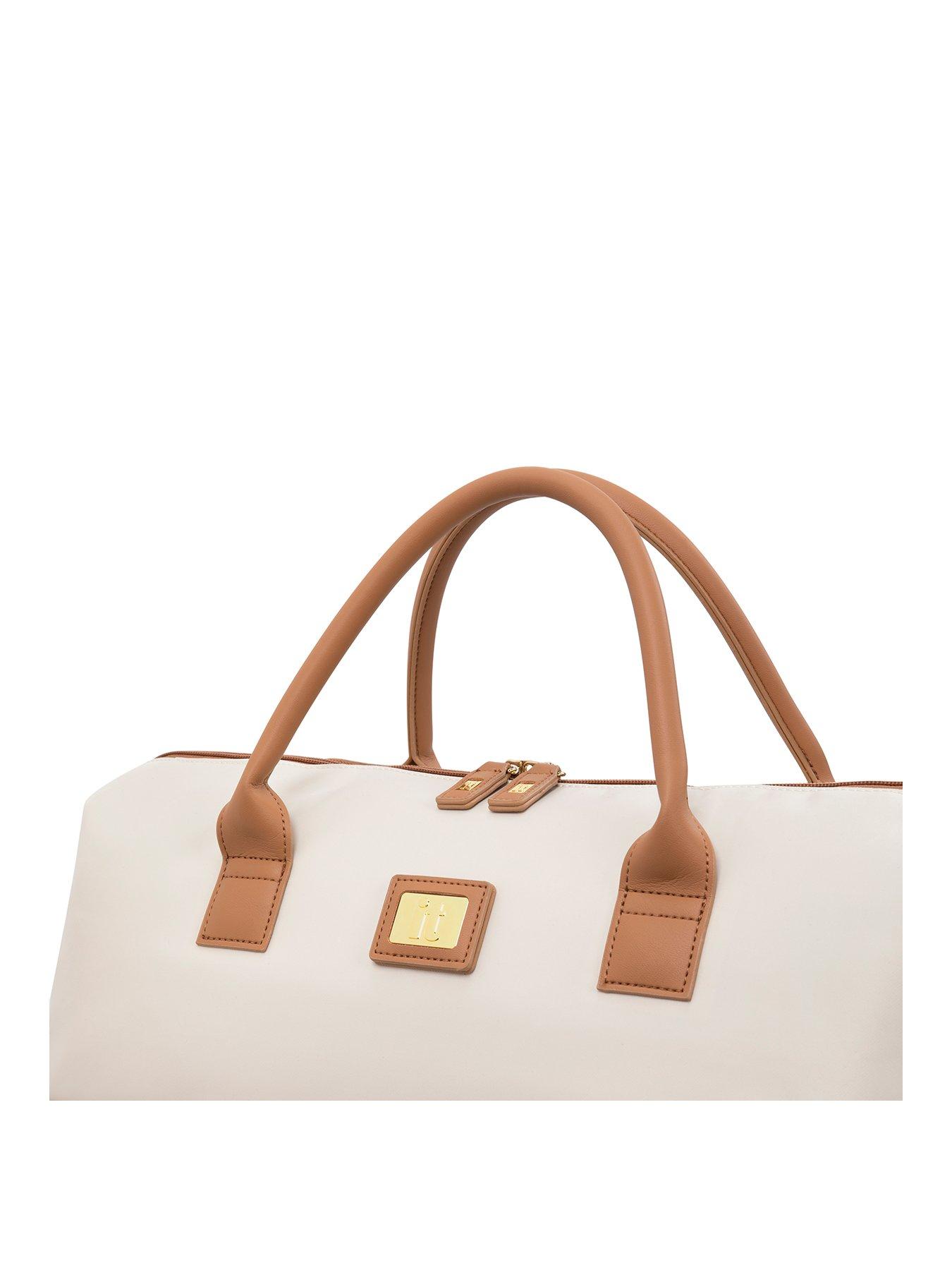 it-luggage-alluring-cream-holdallstillFront