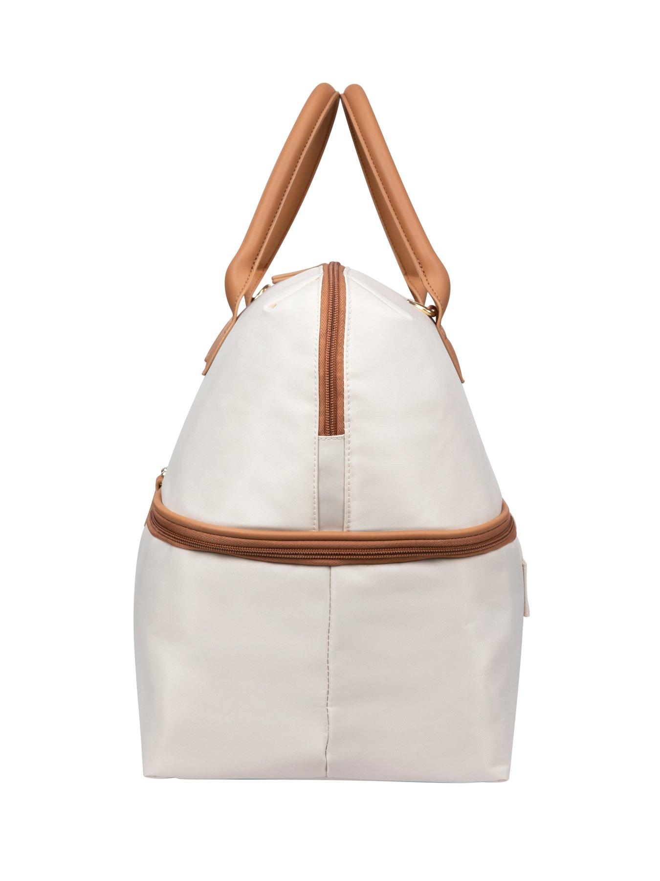 it-luggage-alluring-cream-holdalloutfit