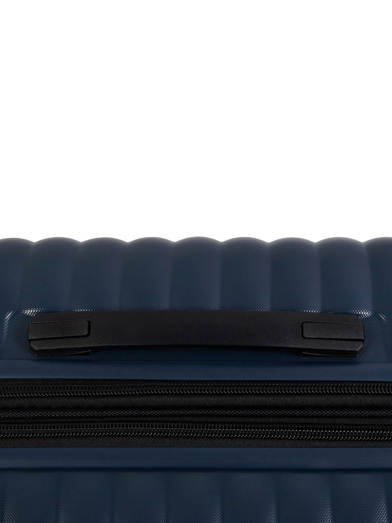 it-luggage-speedbump-navy-blue-medium-suitcasedetail