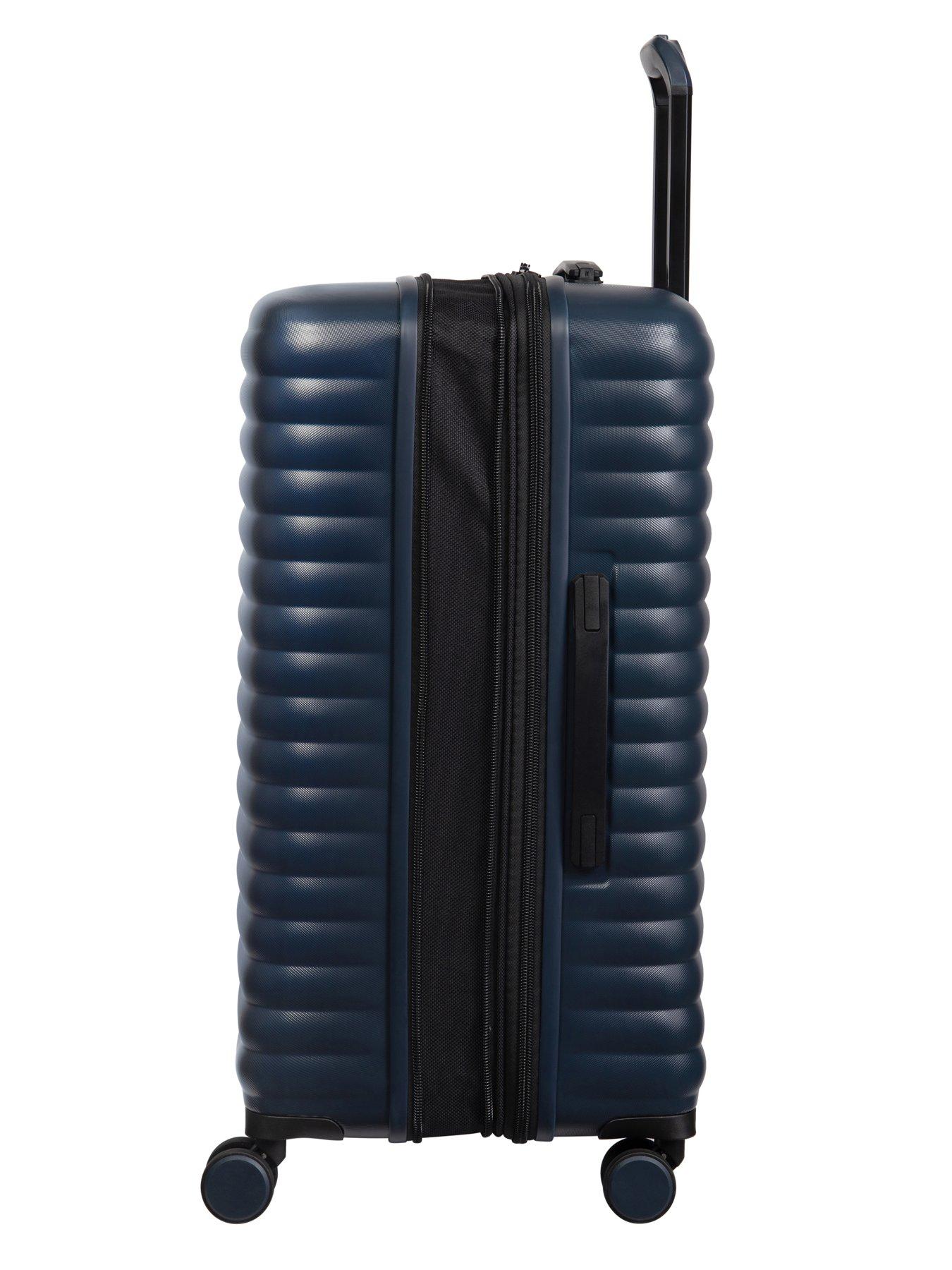 it-luggage-speedbump-navy-blue-large-suitcaseoutfit