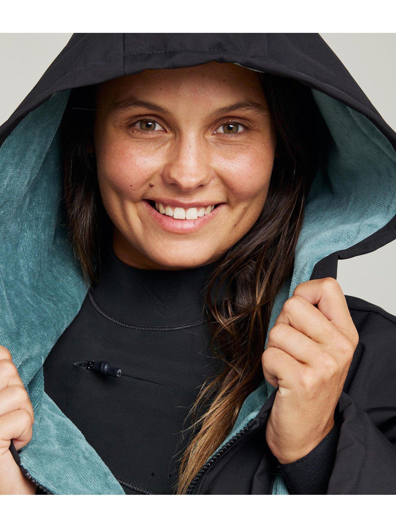 decathlon-unisex-surf-poncho-blackoutfit