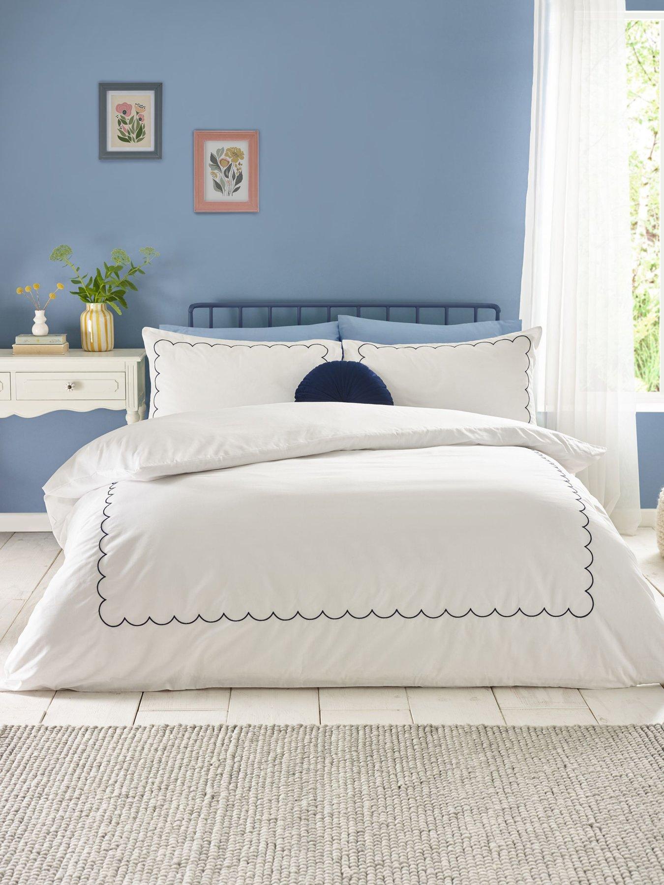 catherine-lansfield-scallop-border-duvet-cover-setfront