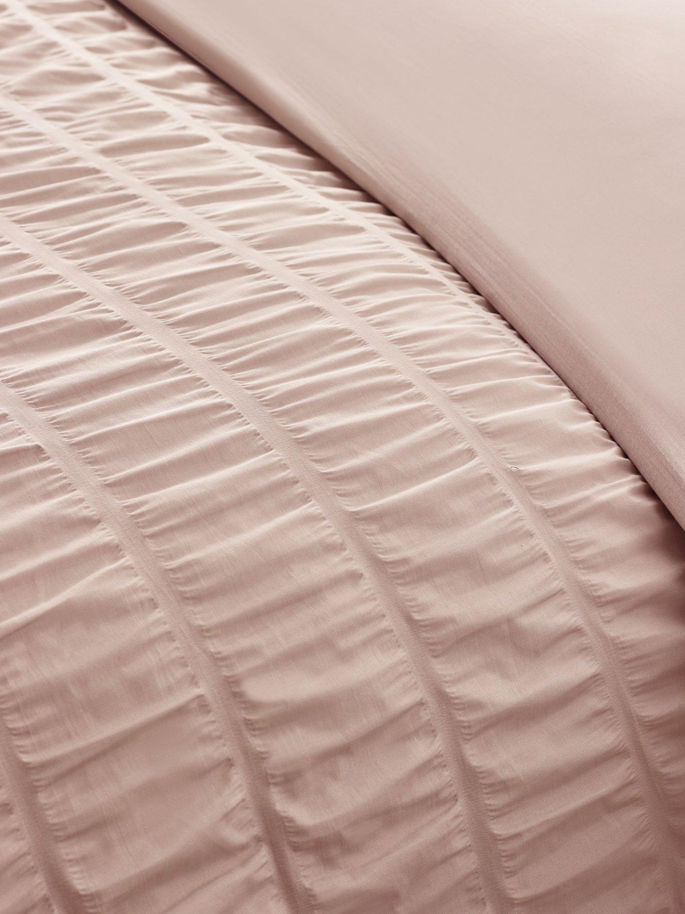 catherine-lansfield-seersucker-frill-duvet-cover-setdetail