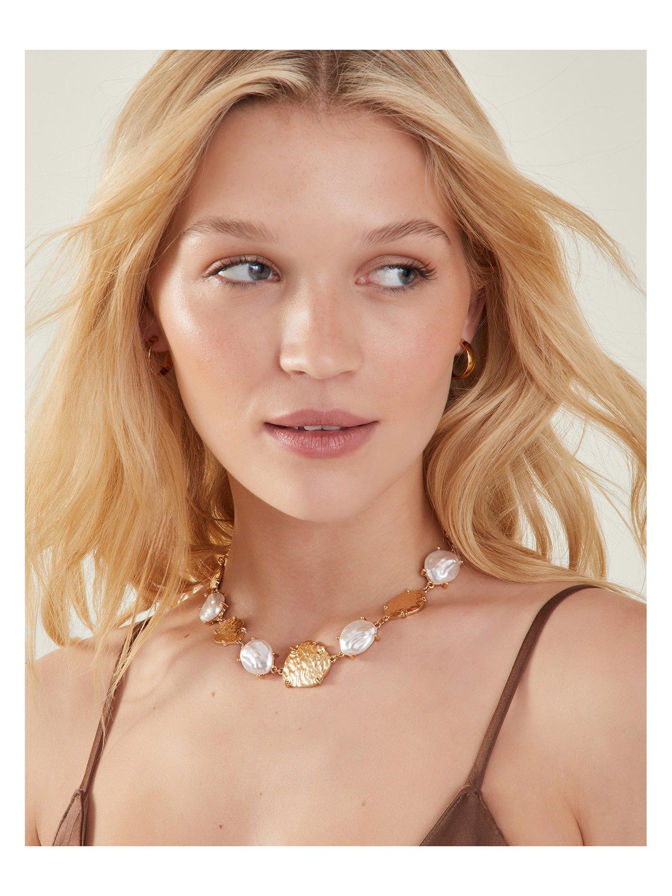 Image 2 of 3 of Accessorize Pearl Molten Disc Necklace
